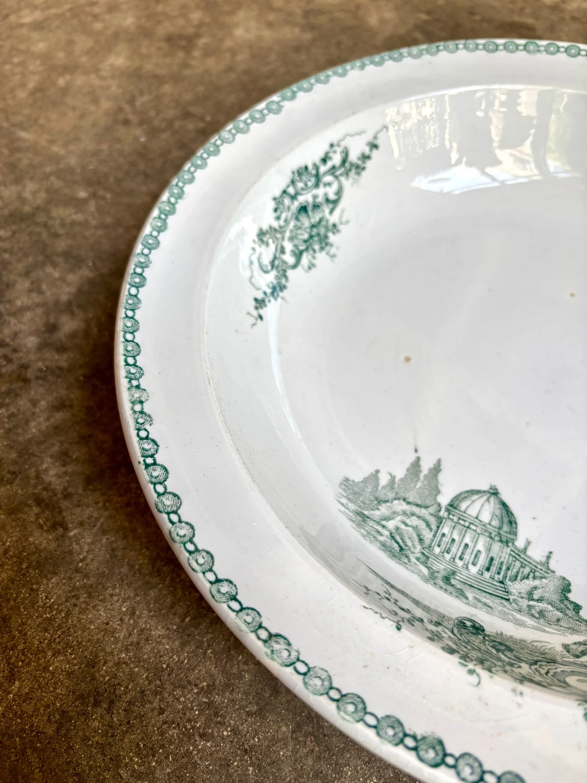 plat-rond-creux-terre-de-fer-blanc-vert-vaisselle-vintage-axs-design-paris-france