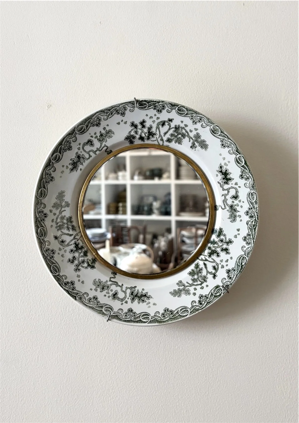 oculus-12-st-amand-hamage-miroir-assiette-terre-de-fer-axs-design-paris-france