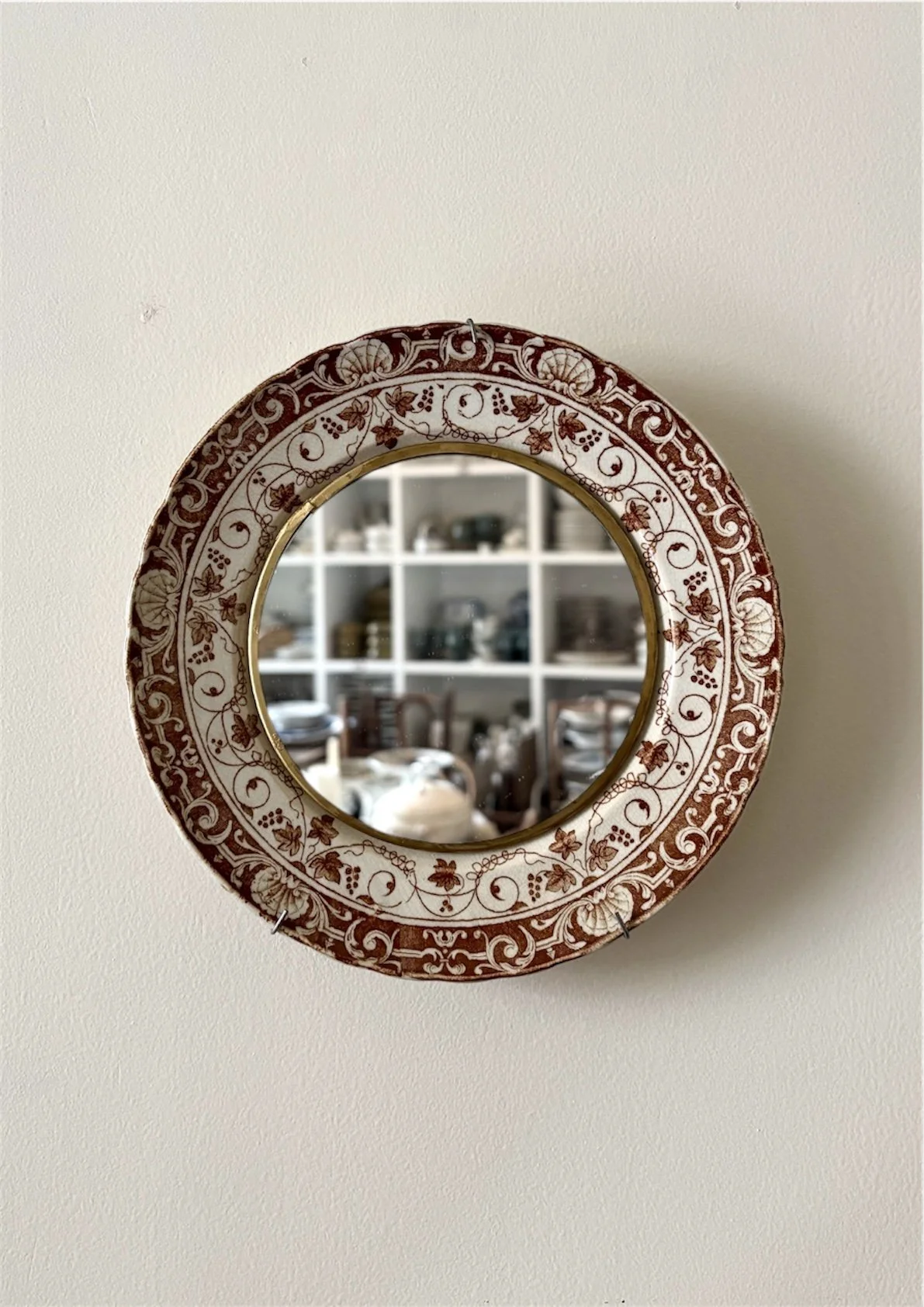 oculus-16-jules-vieillard-bordeaux-louis-xv-miroir-assiette-terre-de-fer-axs-design-paris-france