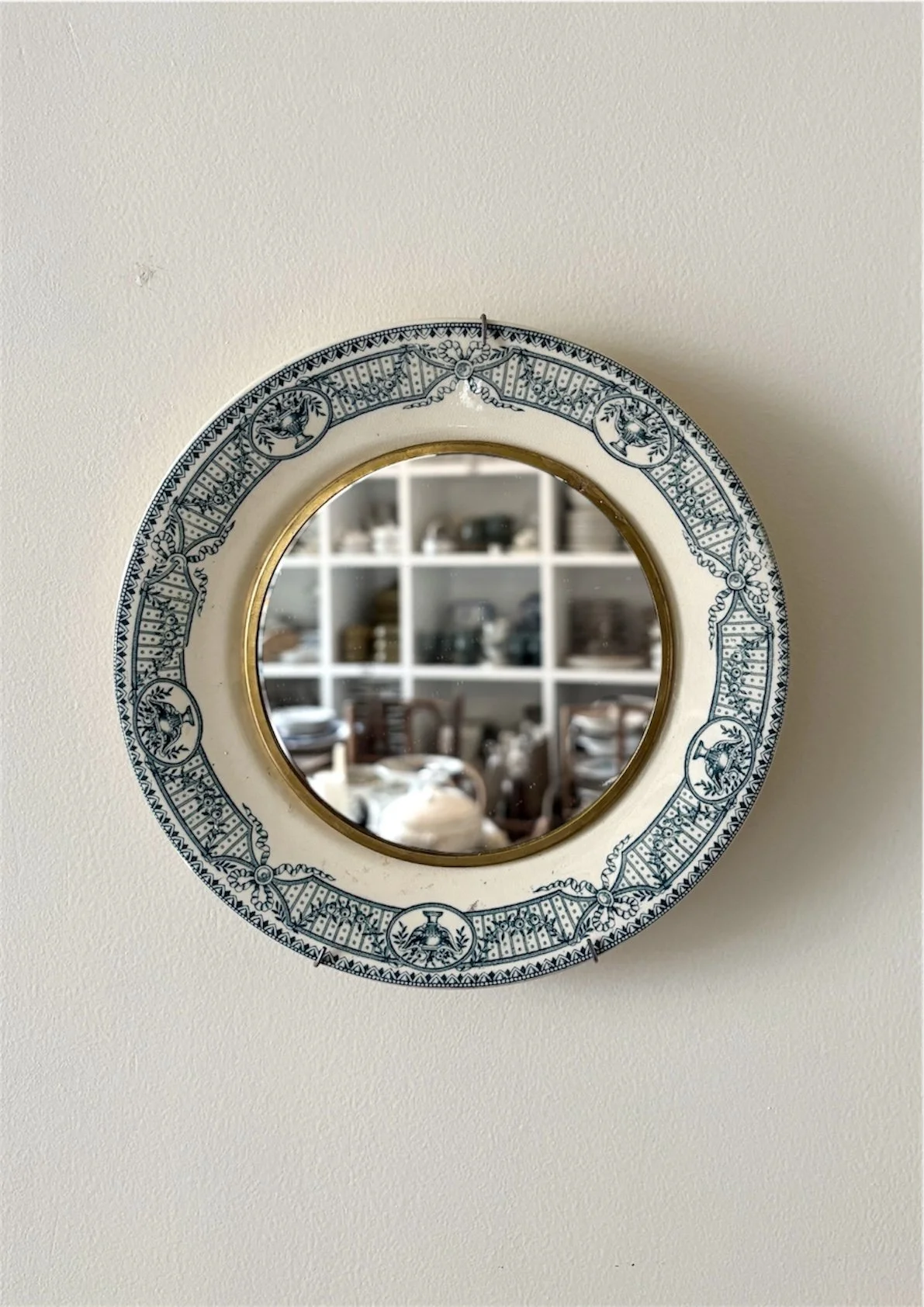 oculus-8-salins-directoire-miroir-assiette-terre-de-fer-axs-design-paris-france