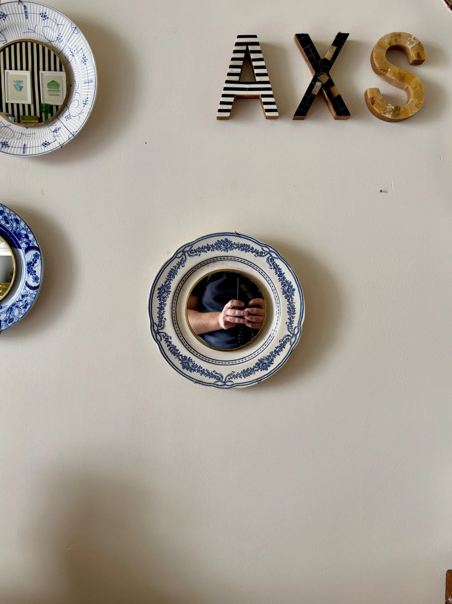 oculus-1-wedgwood-antoinette-miroir-assiette-terre-de-fer-axs-design-paris-france