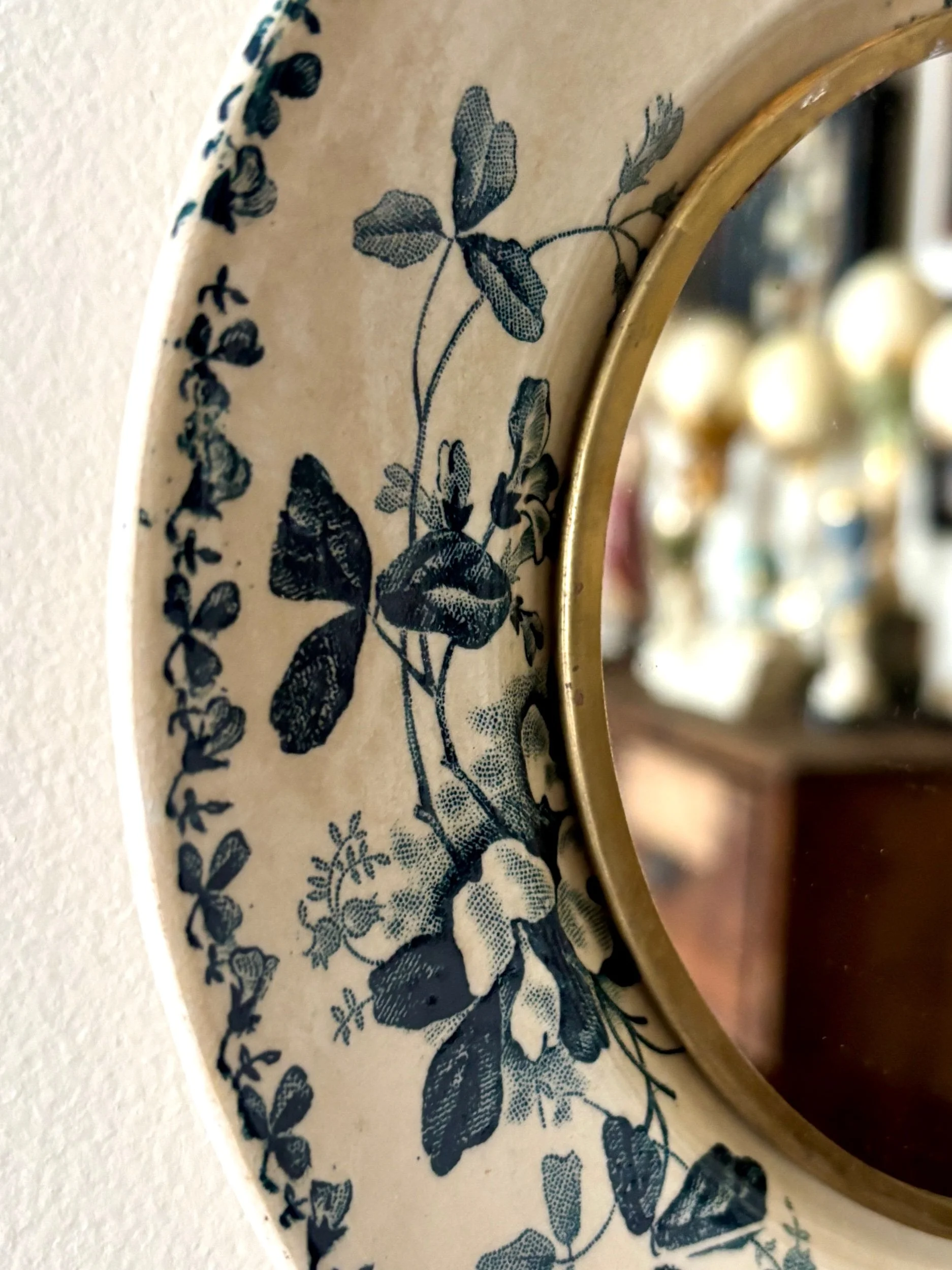 oculus-26-st-amand-hamage-moulin-loups-acacia-miroir-assiette-terre-de-fer-axs-design-paris-france