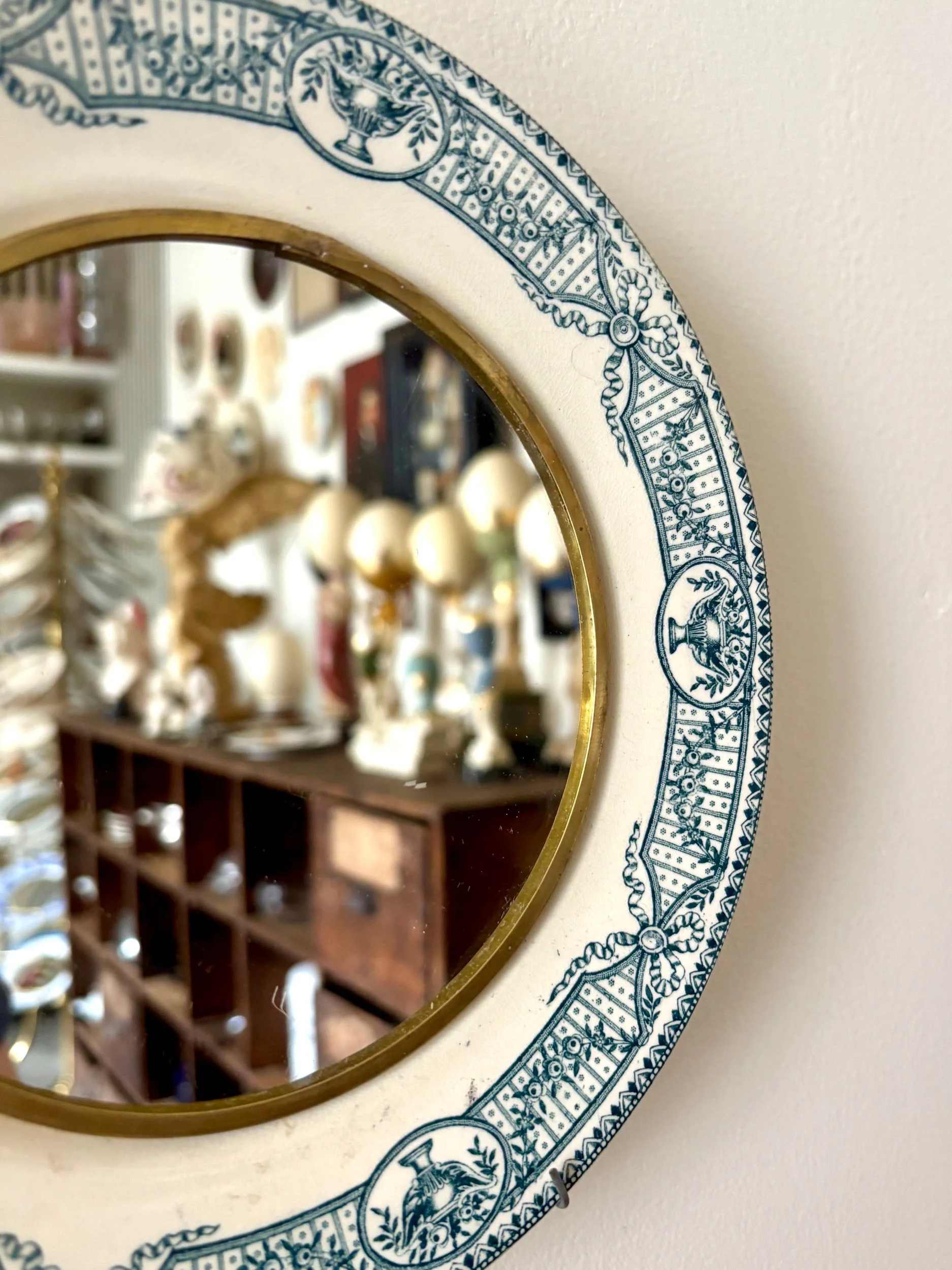 oculus-8-salins-directoire-miroir-assiette-terre-de-fer-axs-design-paris-france