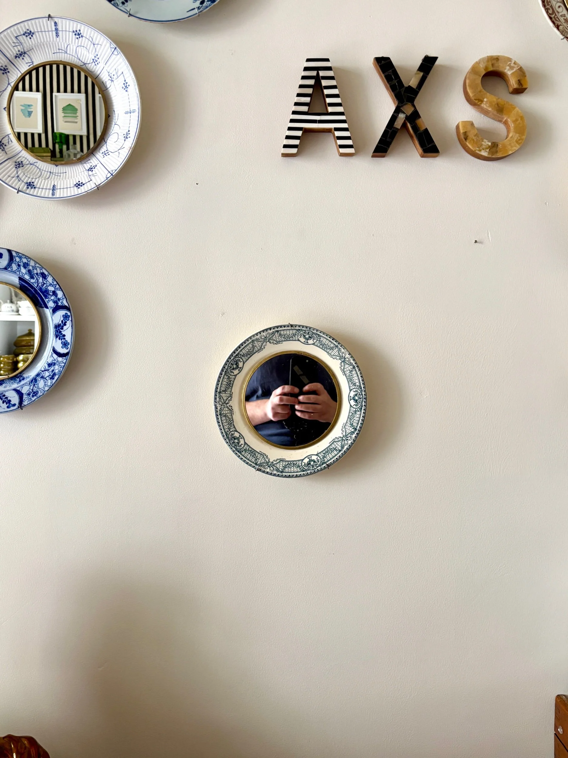 oculus-8-salins-directoire-miroir-assiette-terre-de-fer-axs-design-paris-france