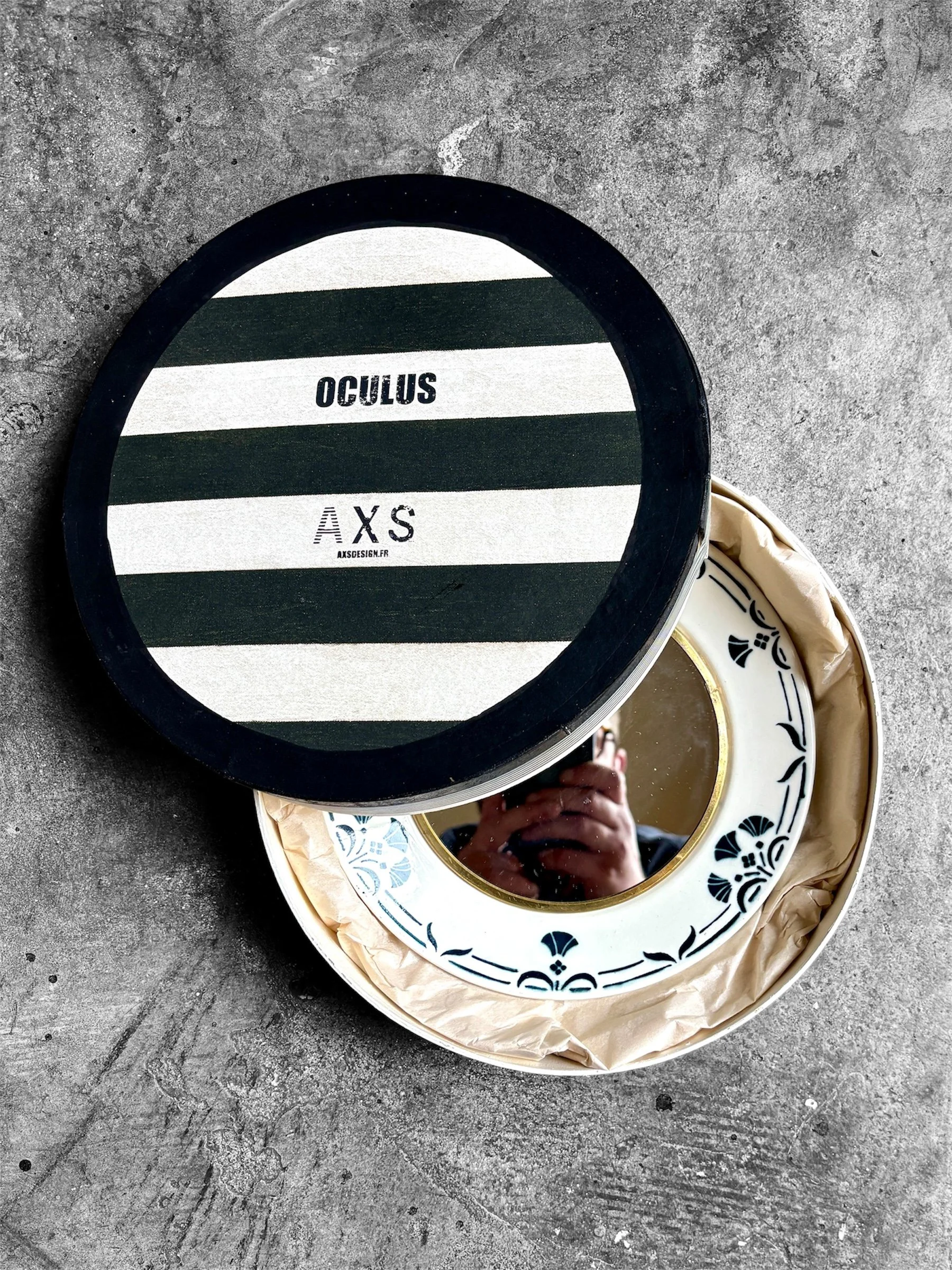 oculus-13-onnaing-stella-miroir-assiette-terre-de-fer-axs-design-paris-france
