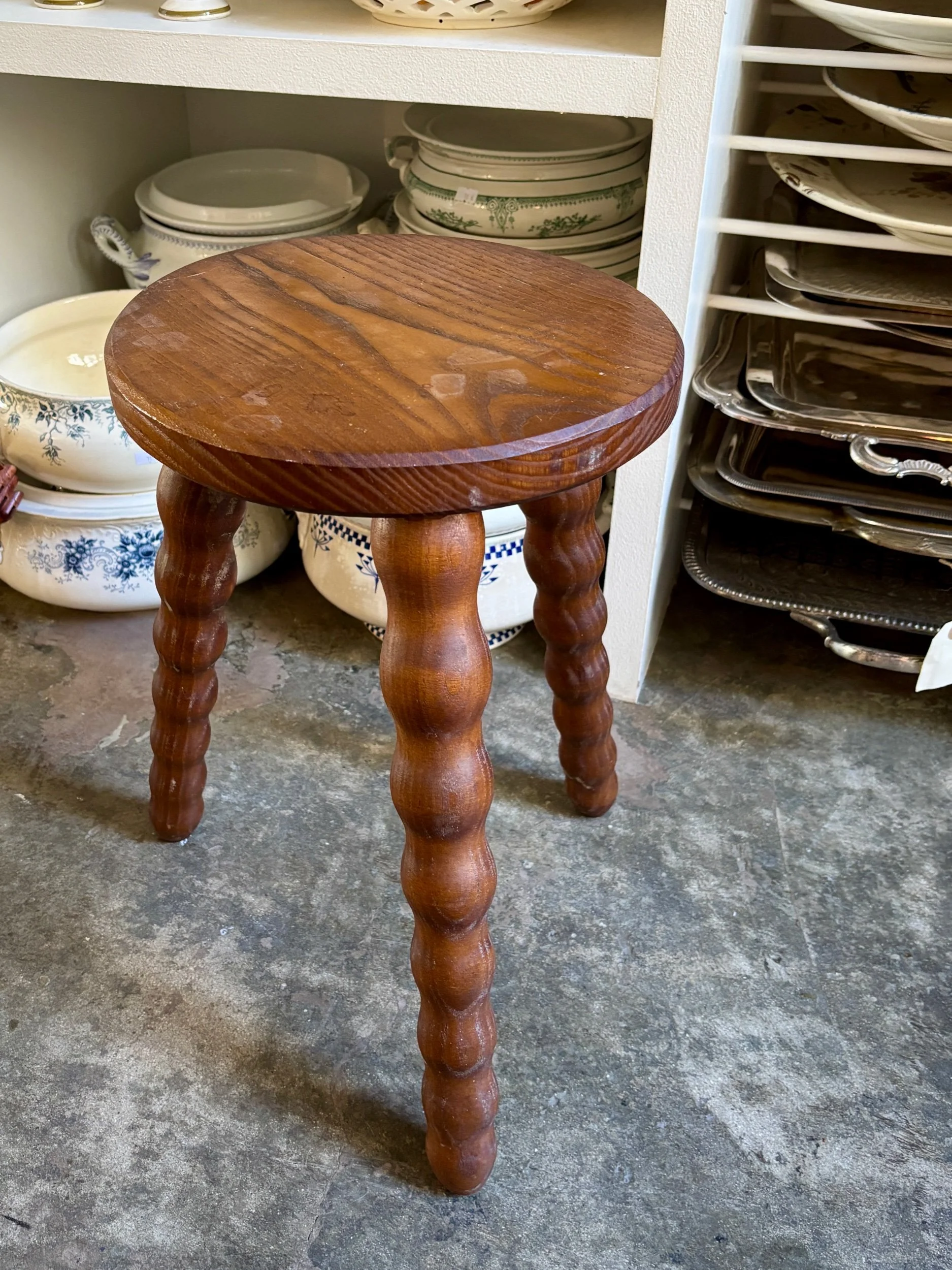 tabouret-tripode-bourelets-bois-assise-vintage-axs-design-paris-france