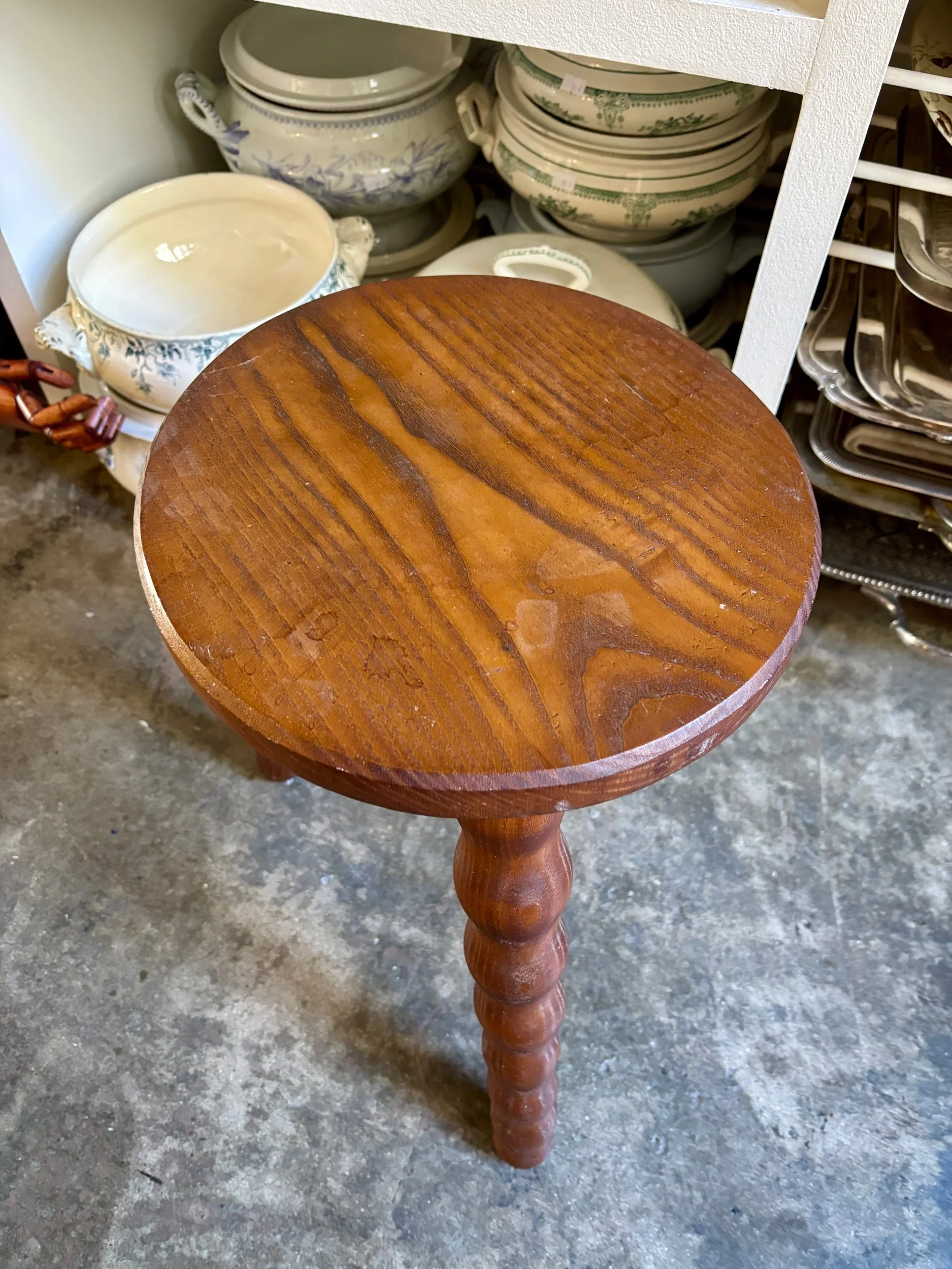 tabouret-tripode-bourelets-bois-assise-vintage-axs-design-paris-france