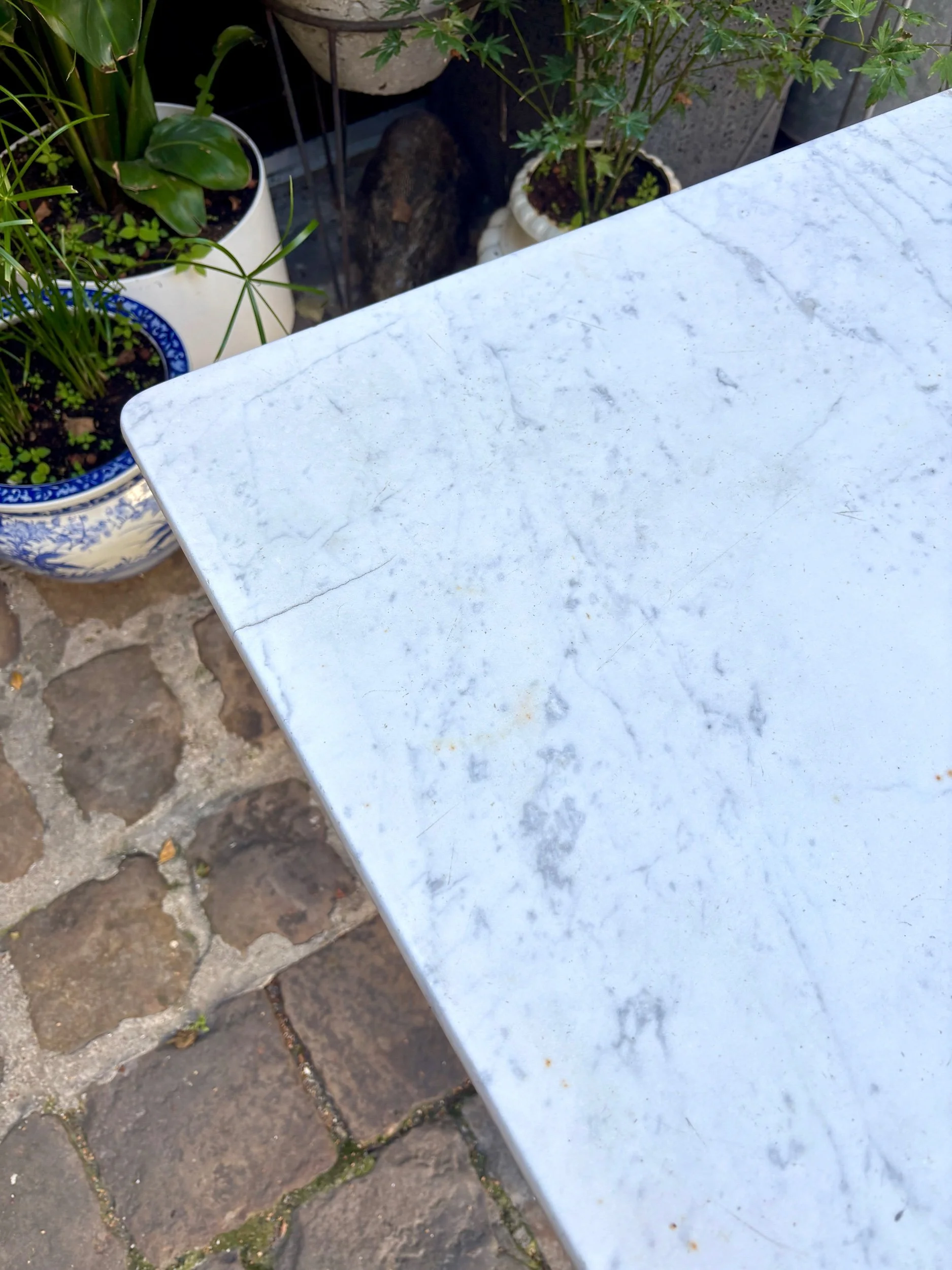 table-bistrot-marbre-gris-fonte-fer-vert-vintage-axs-design-paris-france