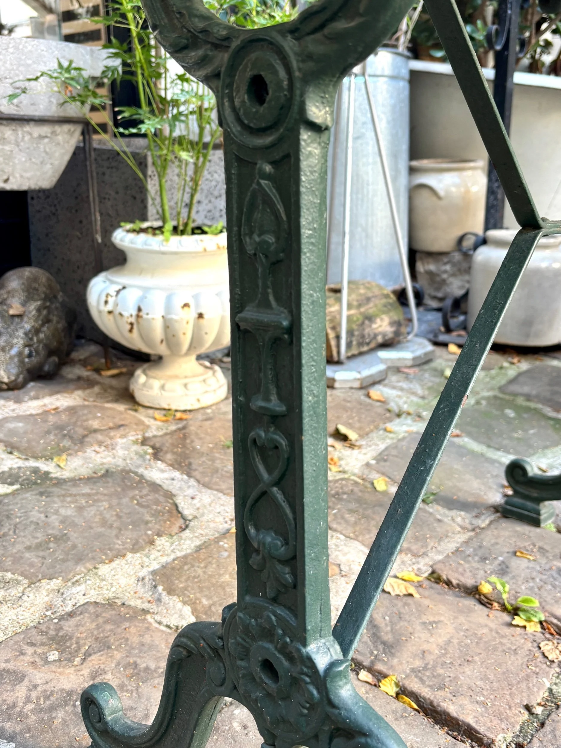 table-bistrot-marbre-gris-fonte-fer-vert-vintage-axs-design-paris-france