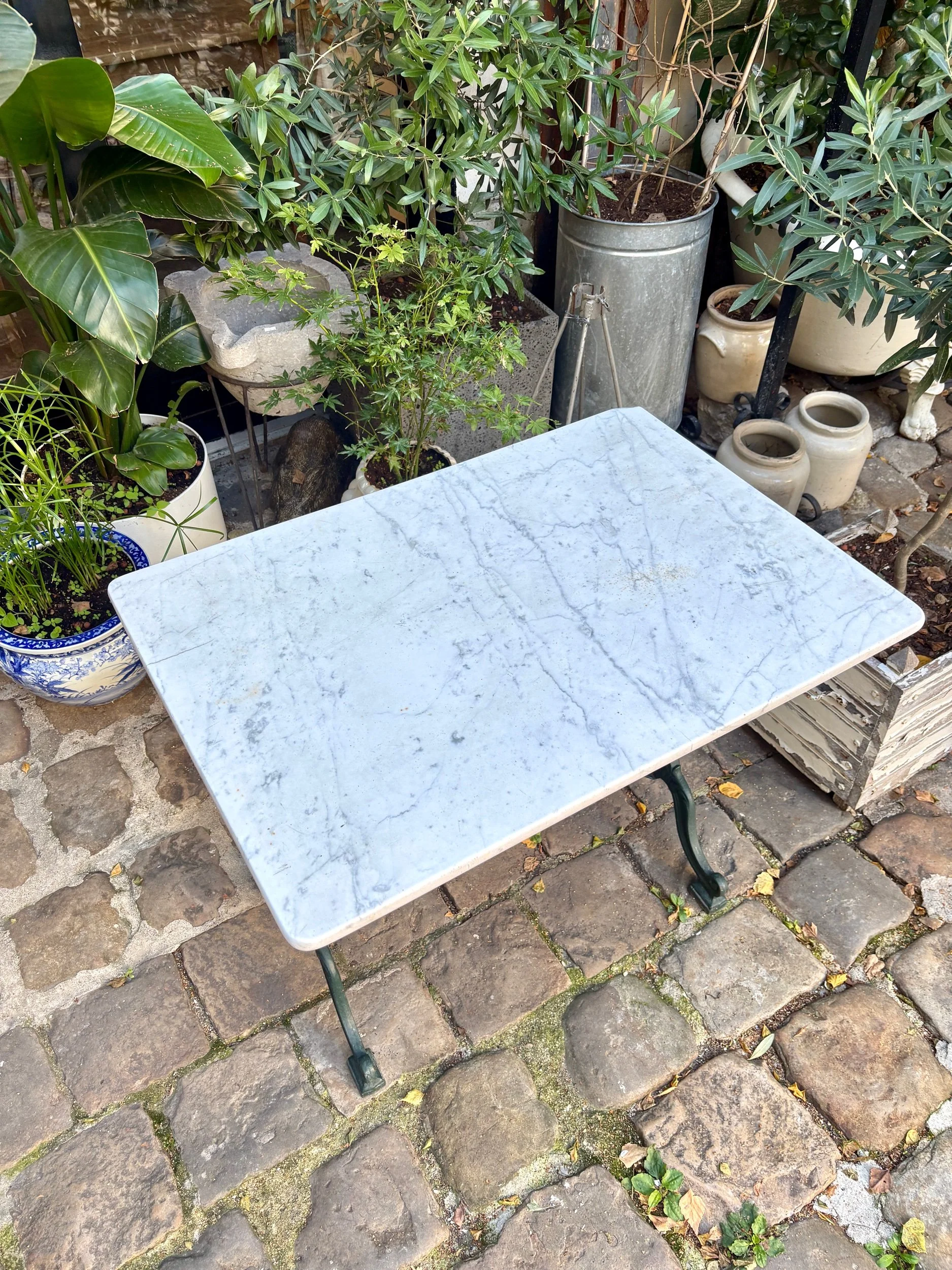 table-bistrot-marbre-gris-fonte-fer-vert-vintage-axs-design-paris-france