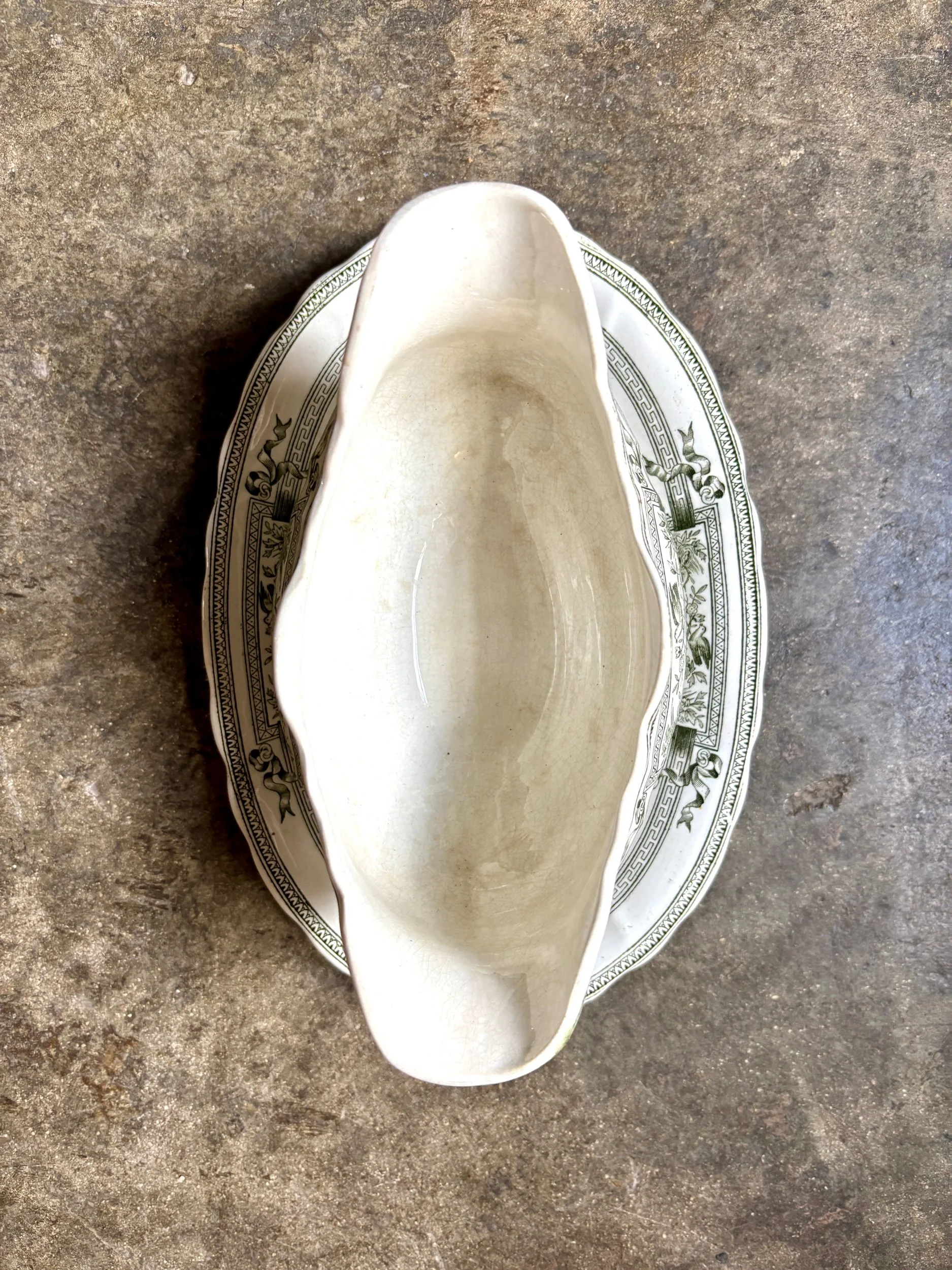 sauciere-terre-de-fer-st-amand-hamage-medaillon-blanc-vert-vaisselle-vintage-axs-design-paris-france