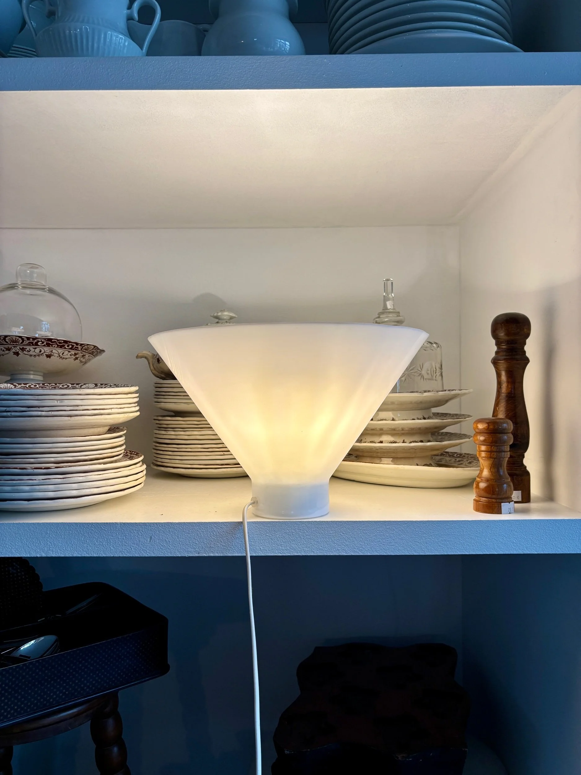 lampe-de-table-ligne-roset-plastique-blanc-luminaire-vintage-axs-design-paris-france