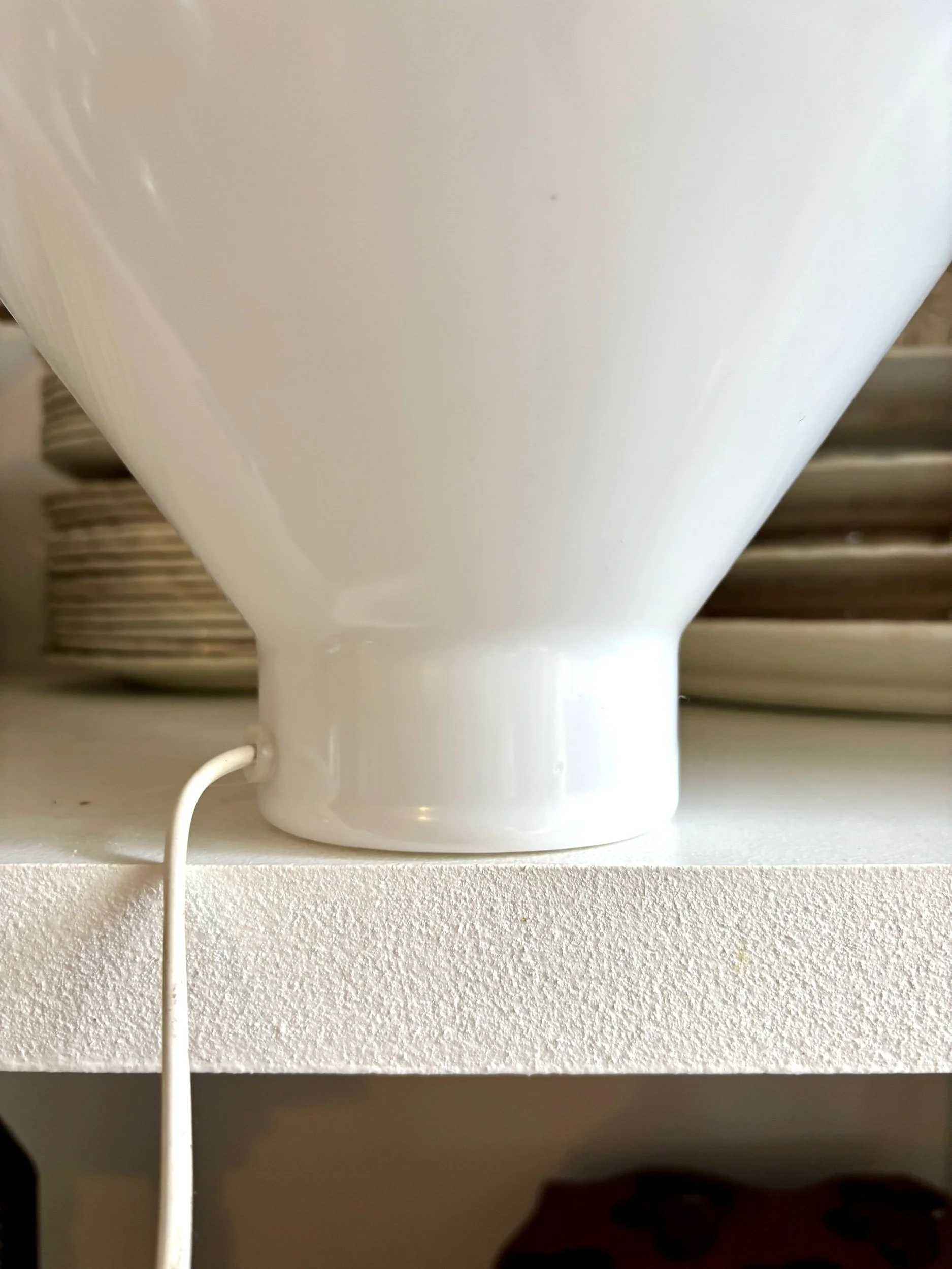 lampe-de-table-ligne-roset-plastique-blanc-luminaire-vintage-axs-design-paris-france