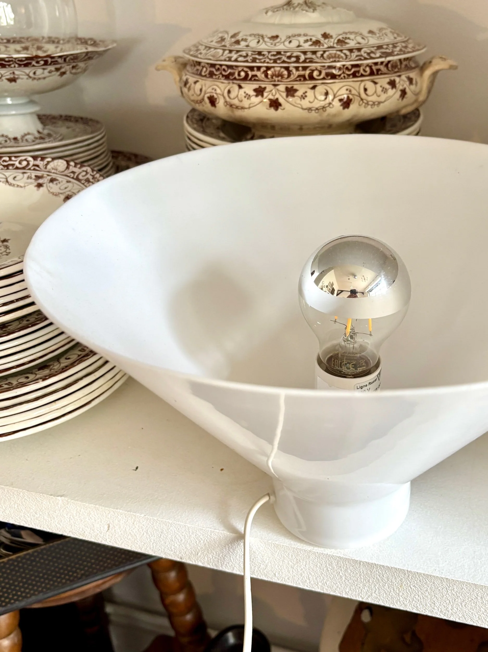 lampe-de-table-ligne-roset-plastique-blanc-luminaire-vintage-axs-design-paris-france