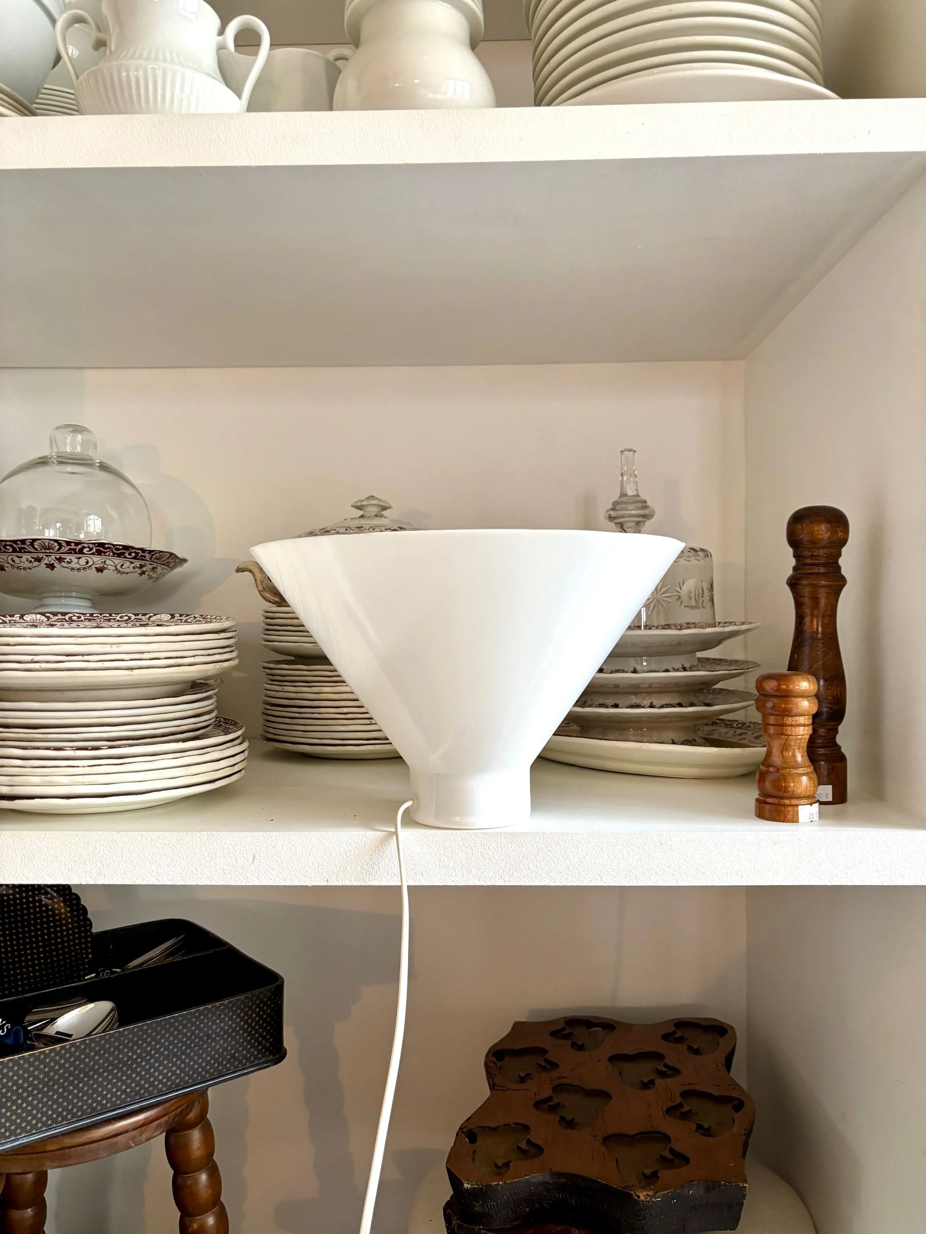 lampe-de-table-ligne-roset-plastique-blanc-luminaire-vintage-axs-design-paris-france