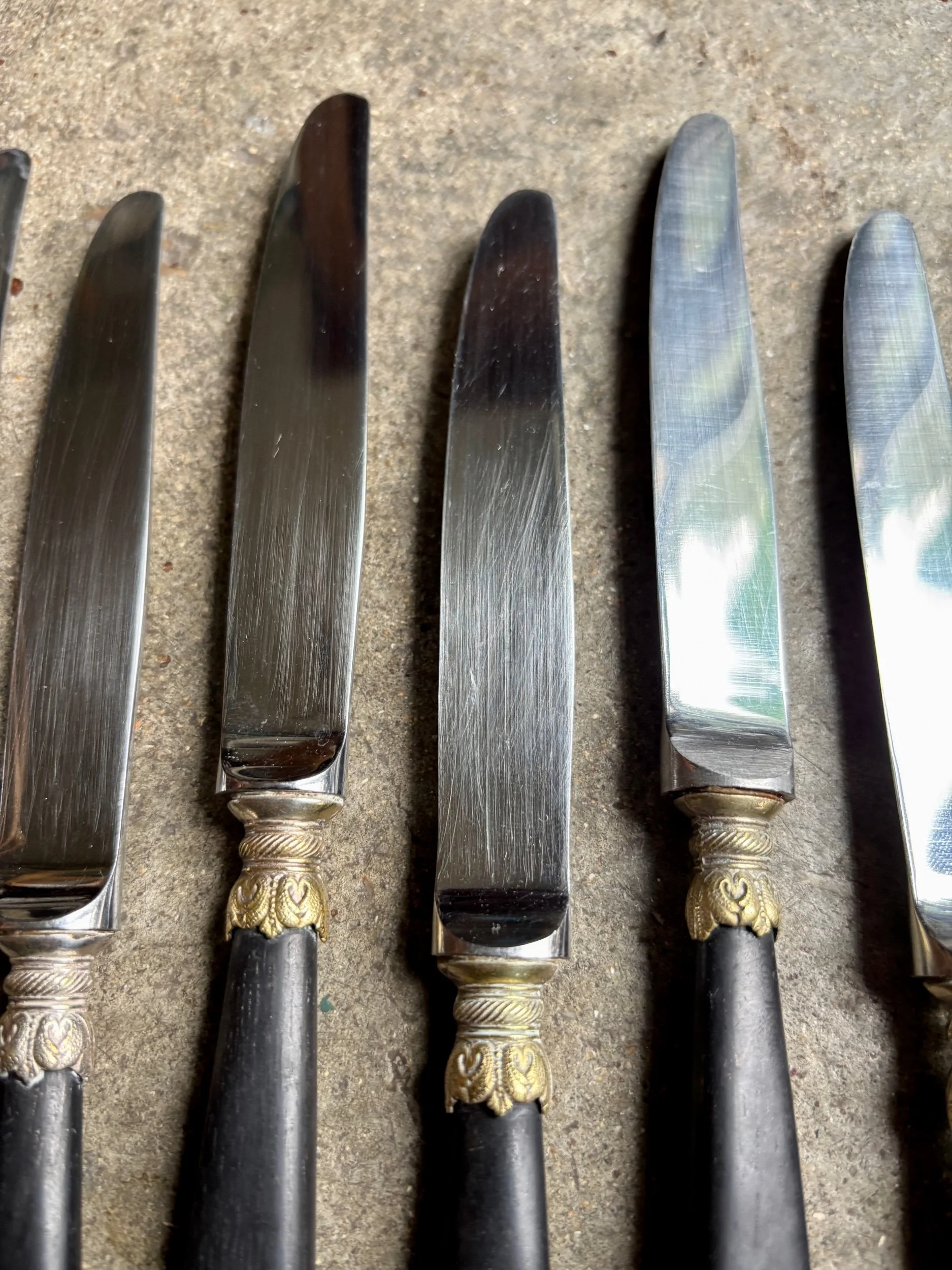 couteaux-entremet-christofle-bois-ebene-metal-argent-vaisselle-vintage-axs-design-paris-france