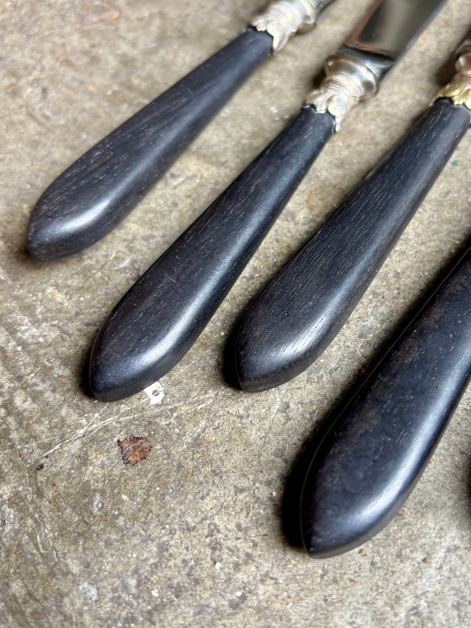 couteaux-entremet-christofle-bois-ebene-metal-argent-vaisselle-vintage-axs-design-paris-france