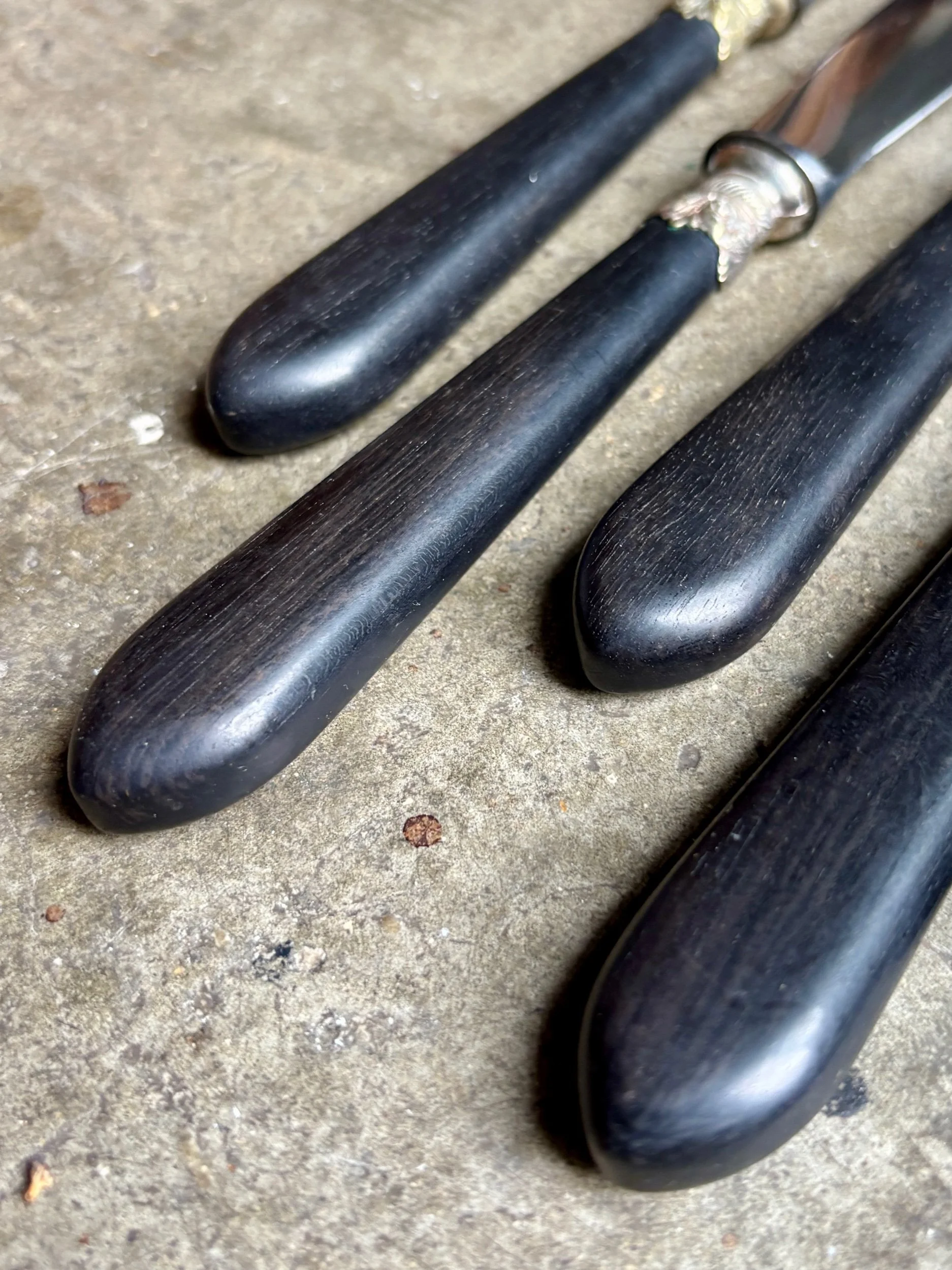 couteaux-christofle-bois-ebene-metal-argent-vaisselle-vintage-axs-design-paris-france
