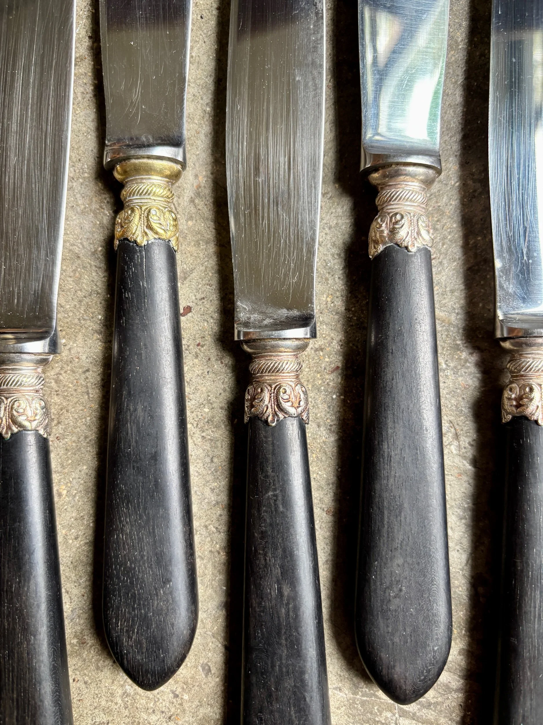 couteaux-christofle-bois-ebene-metal-argent-vaisselle-vintage-axs-design-paris-france