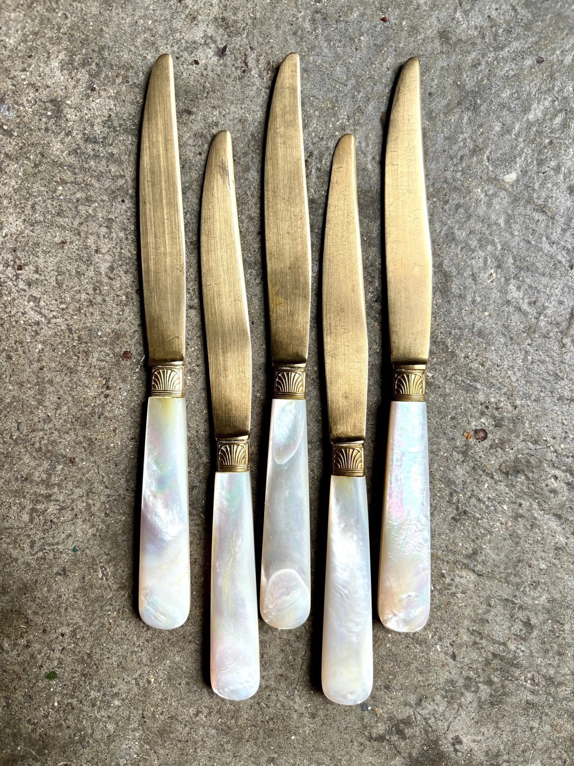couteaux-vermeil-dore-nacre-couverts-vintage-axs-design-paris-france