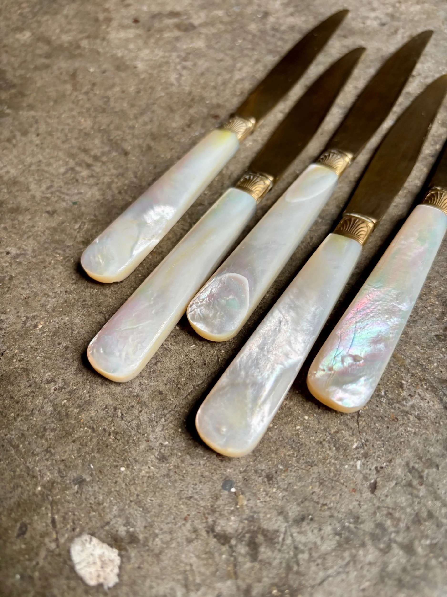 couteaux-vermeil-dore-nacre-couverts-vintage-axs-design-paris-france