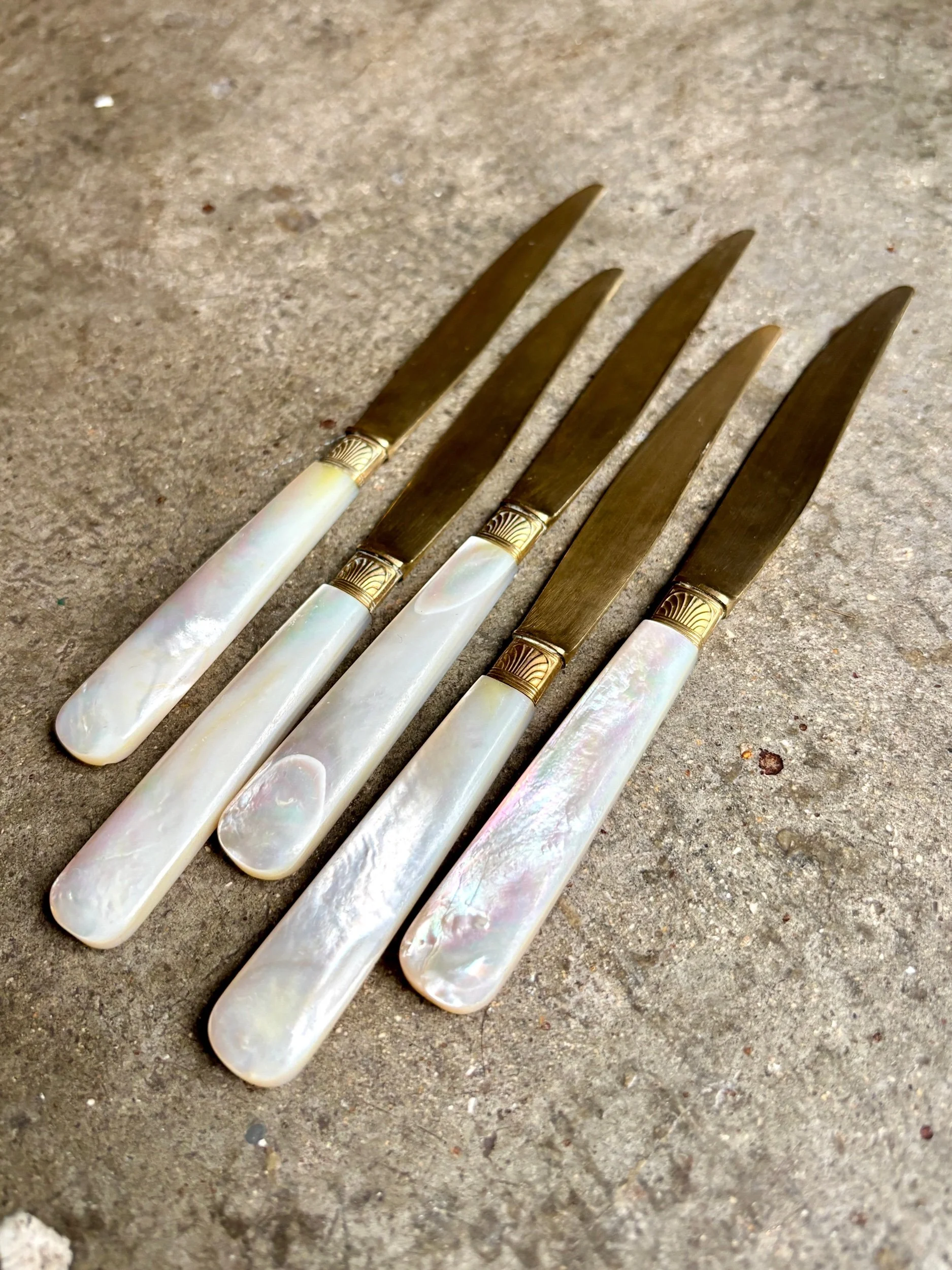 couteaux-vermeil-dore-nacre-couverts-vintage-axs-design-paris-france