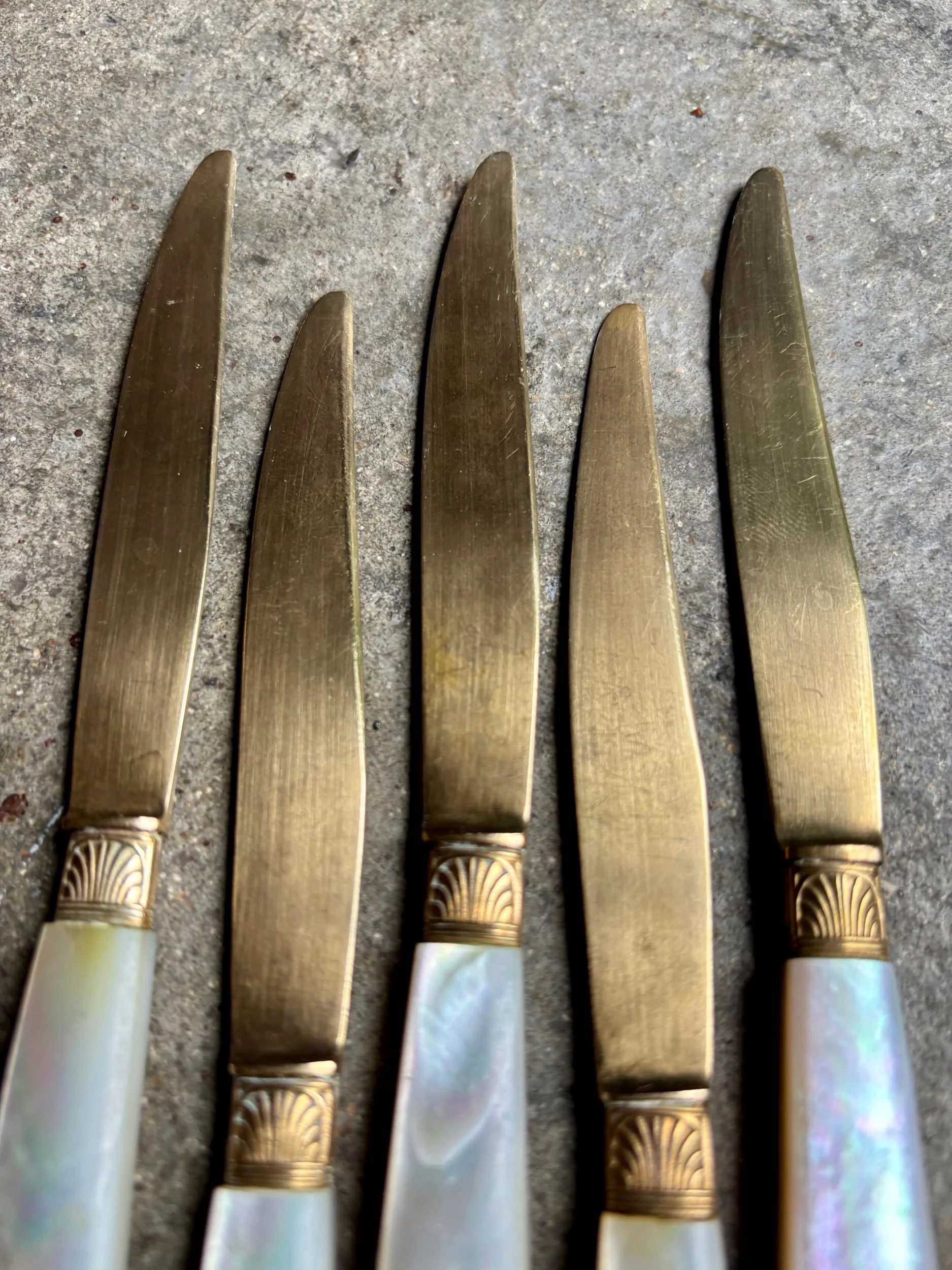 couteaux-vermeil-dore-nacre-couverts-vintage-axs-design-paris-france