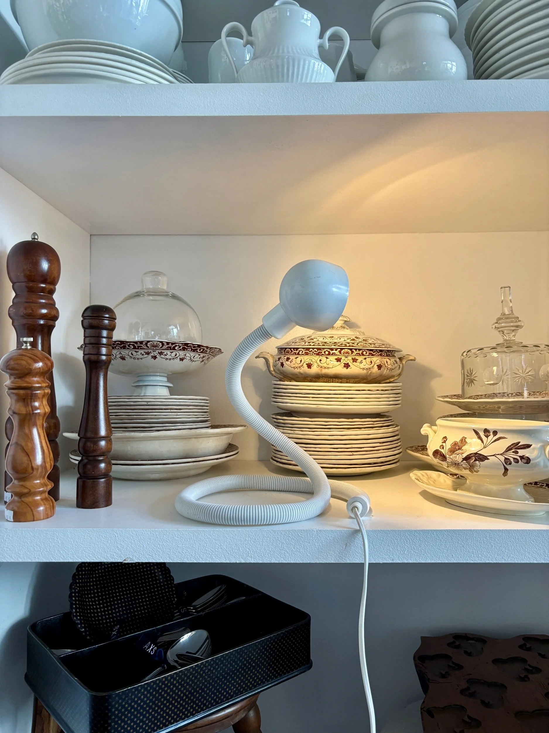 lampe-table-serpent-je-fassung-metal-plastique-blanc-luminaire-vintage-axs-design-paris-france