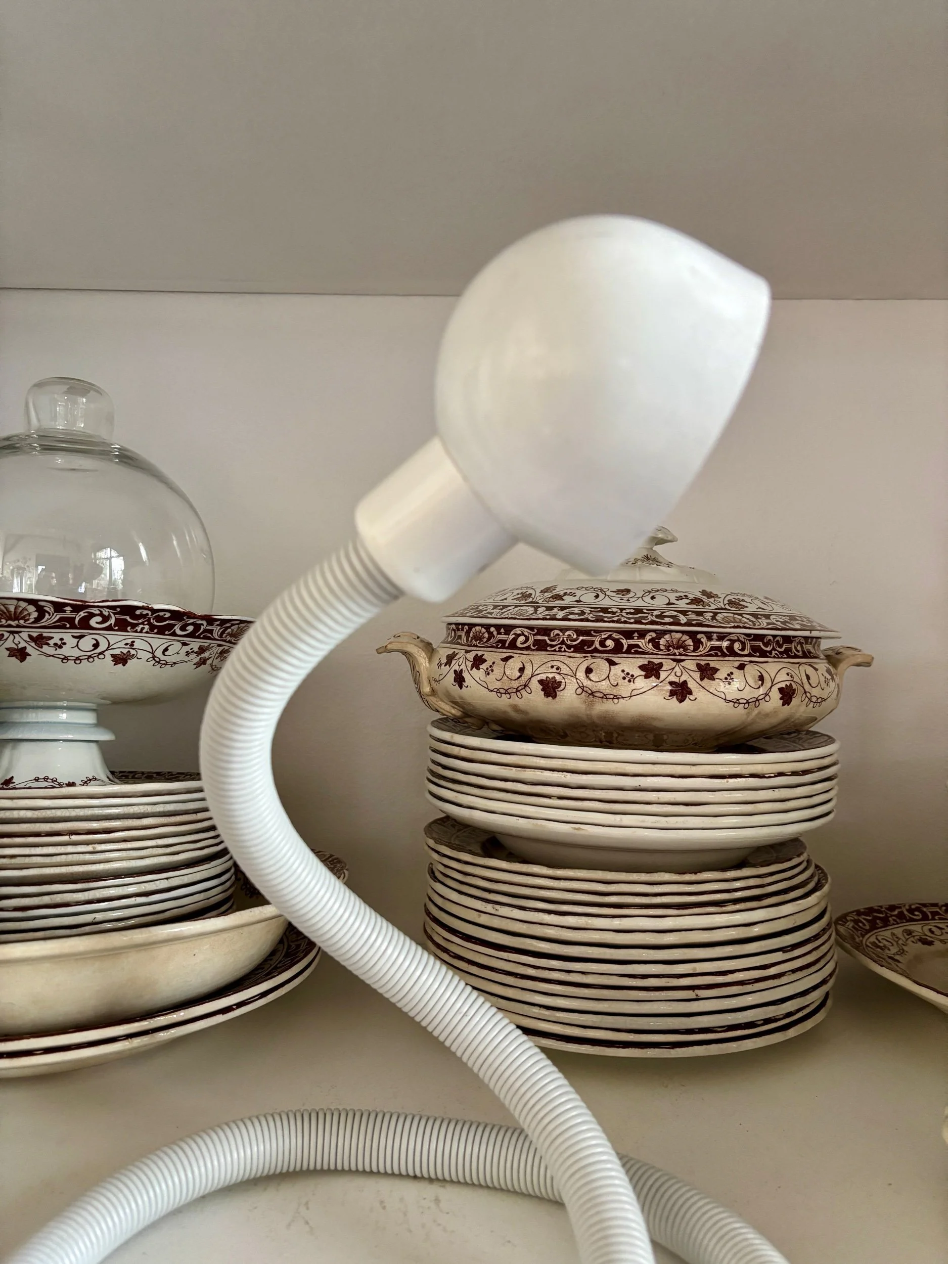 lampe-table-serpent-je-fassung-metal-plastique-blanc-luminaire-vintage-axs-design-paris-france