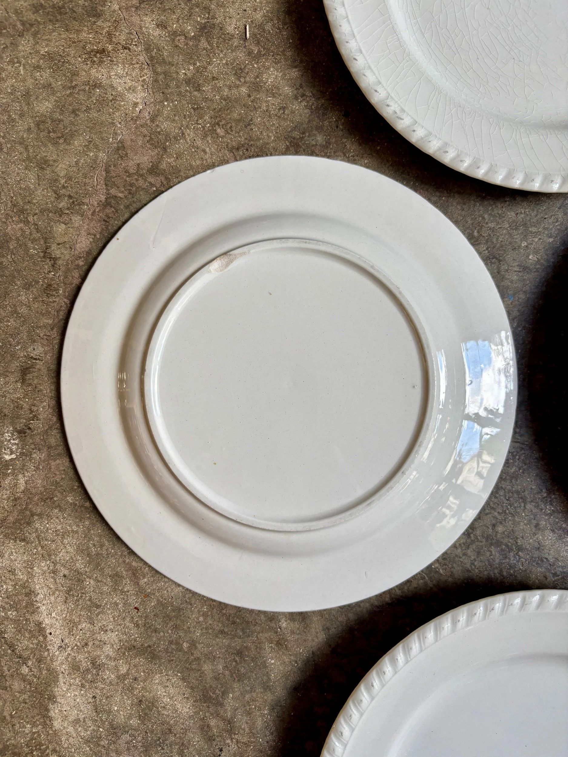 4-assiettes-dessert-faience-blanc-vaisselle-vintage-axs-design-paris-france