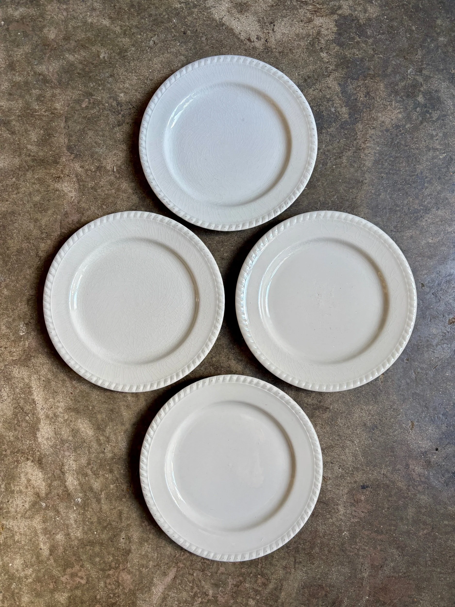 4-assiettes-dessert-faience-blanc-vaisselle-vintage-axs-design-paris-france