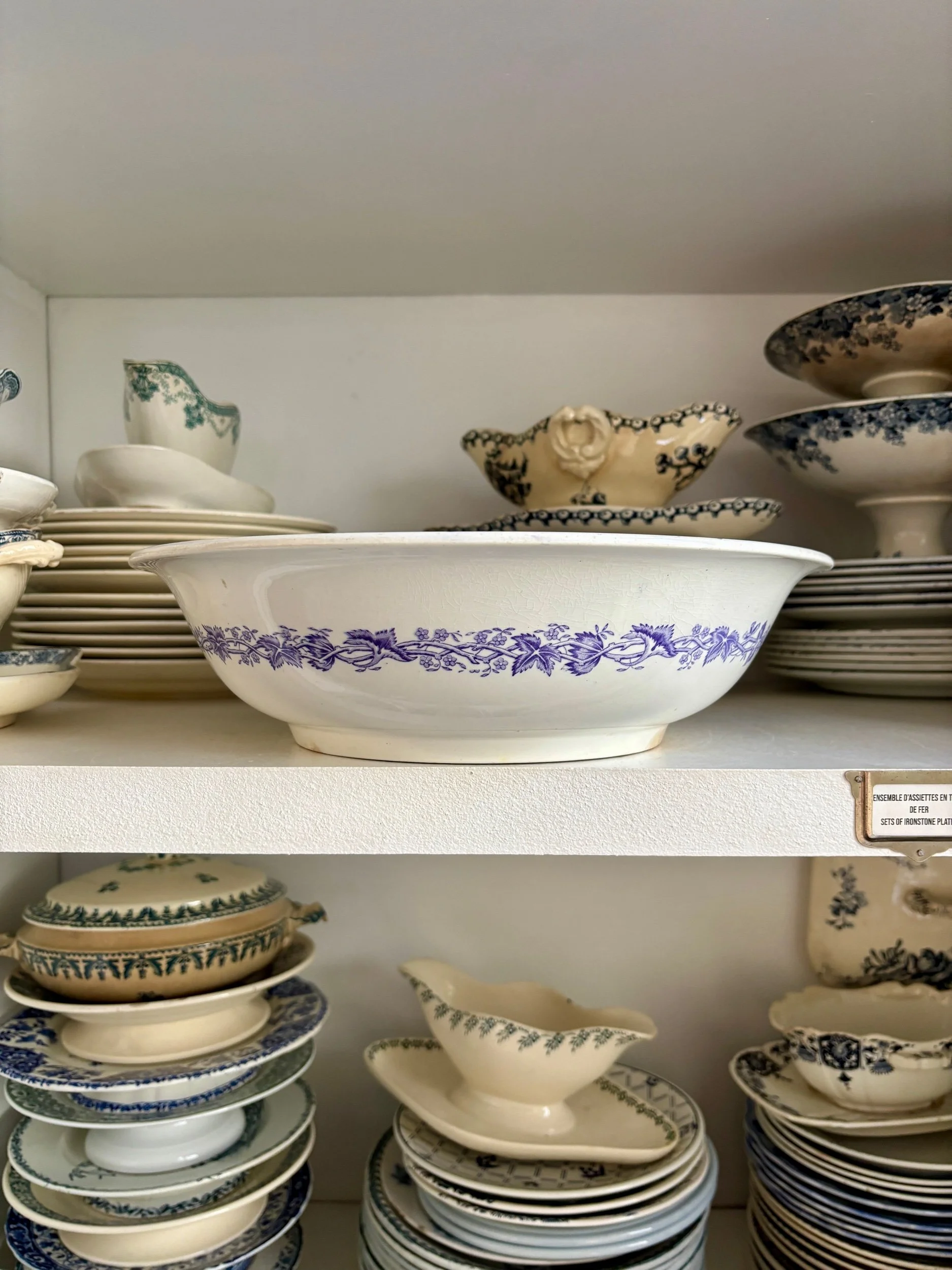 vasque-saladier-maestricht-geranium-terre-fer-violet-axs-design-paris-france