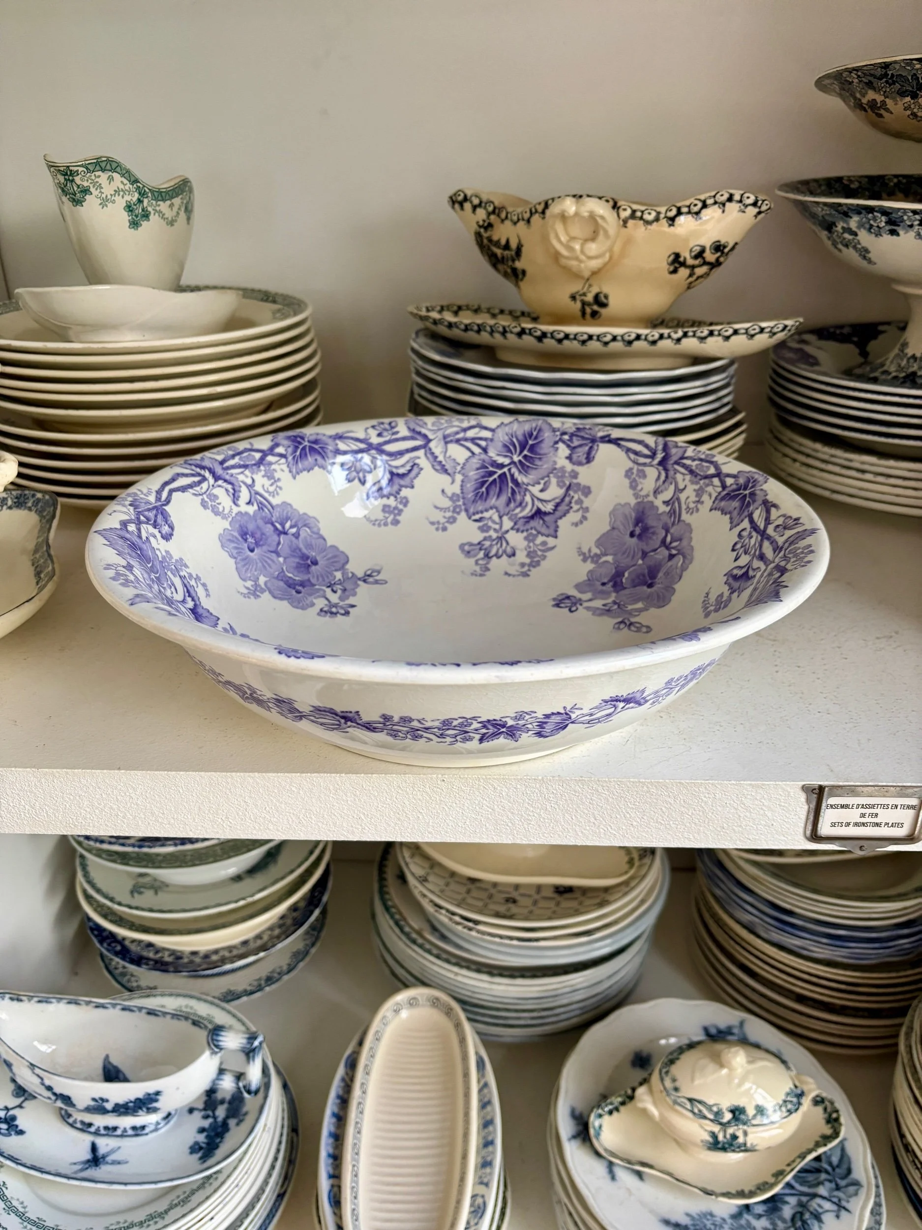 vasque-saladier-maestricht-geranium-terre-fer-violet-axs-design-paris-france