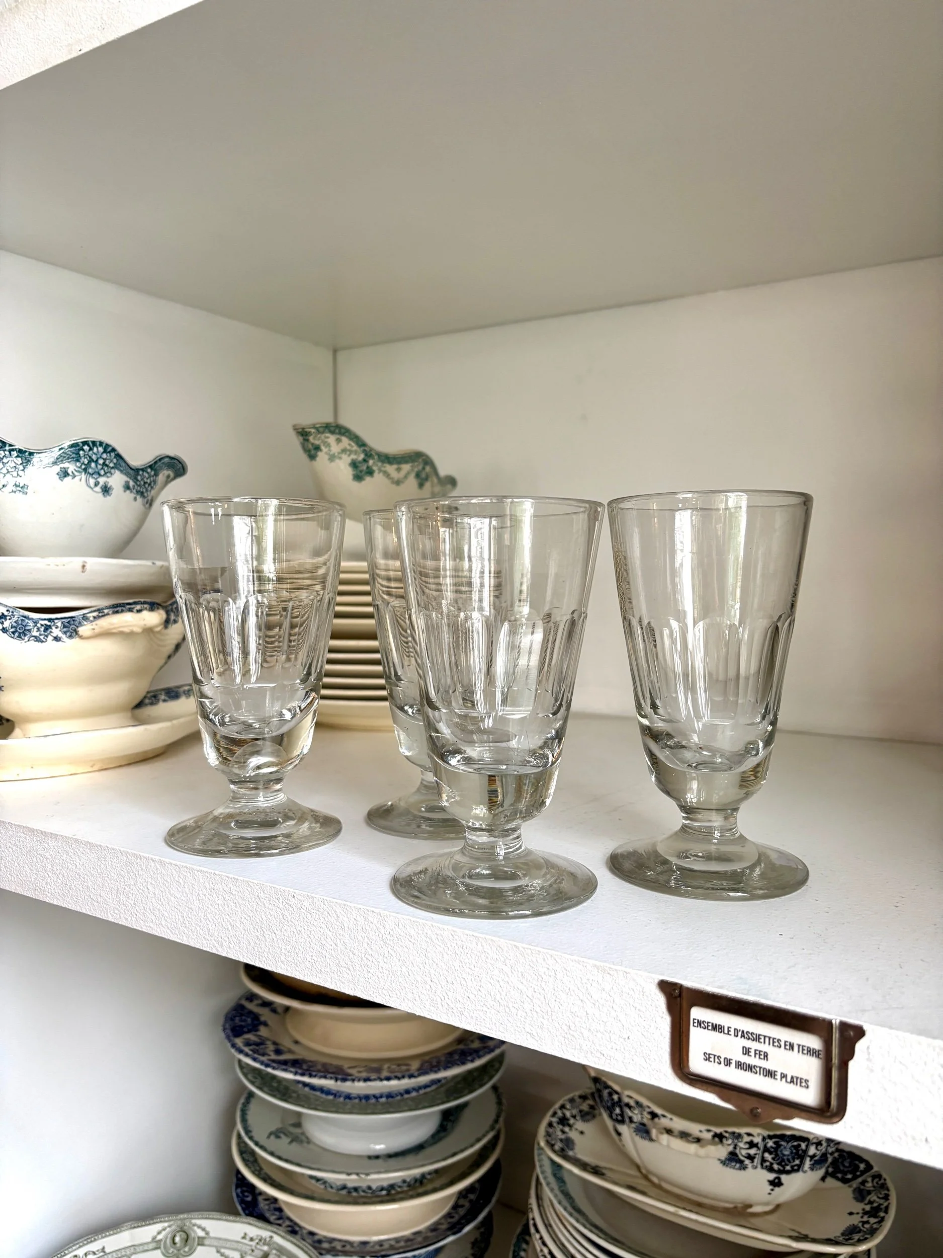 4-verres-pied-verre-souffle-transparent-vaisselle-vintage-axs-design-paris-france