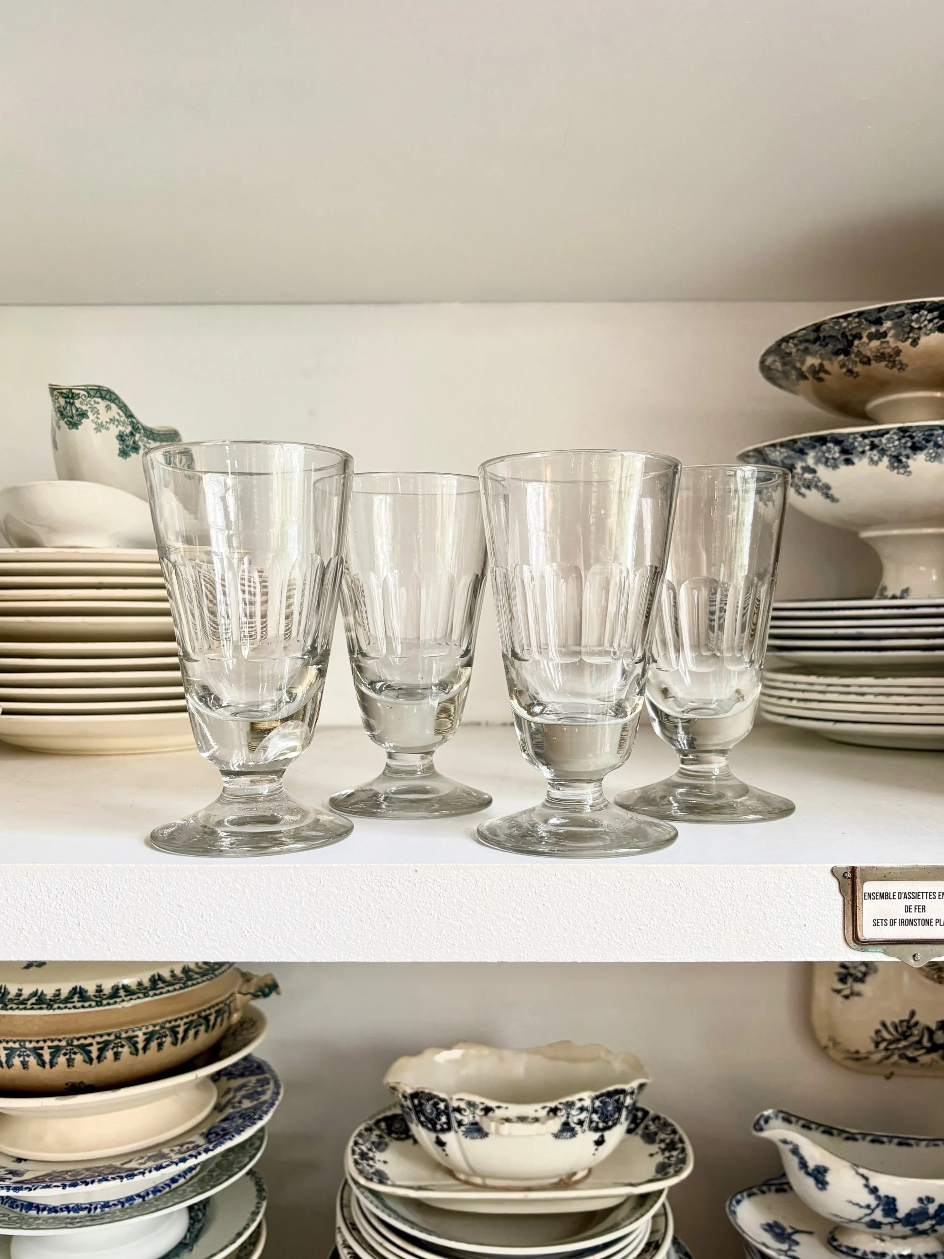 4-verres-pied-verre-souffle-transparent-vaisselle-vintage-axs-design-paris-france