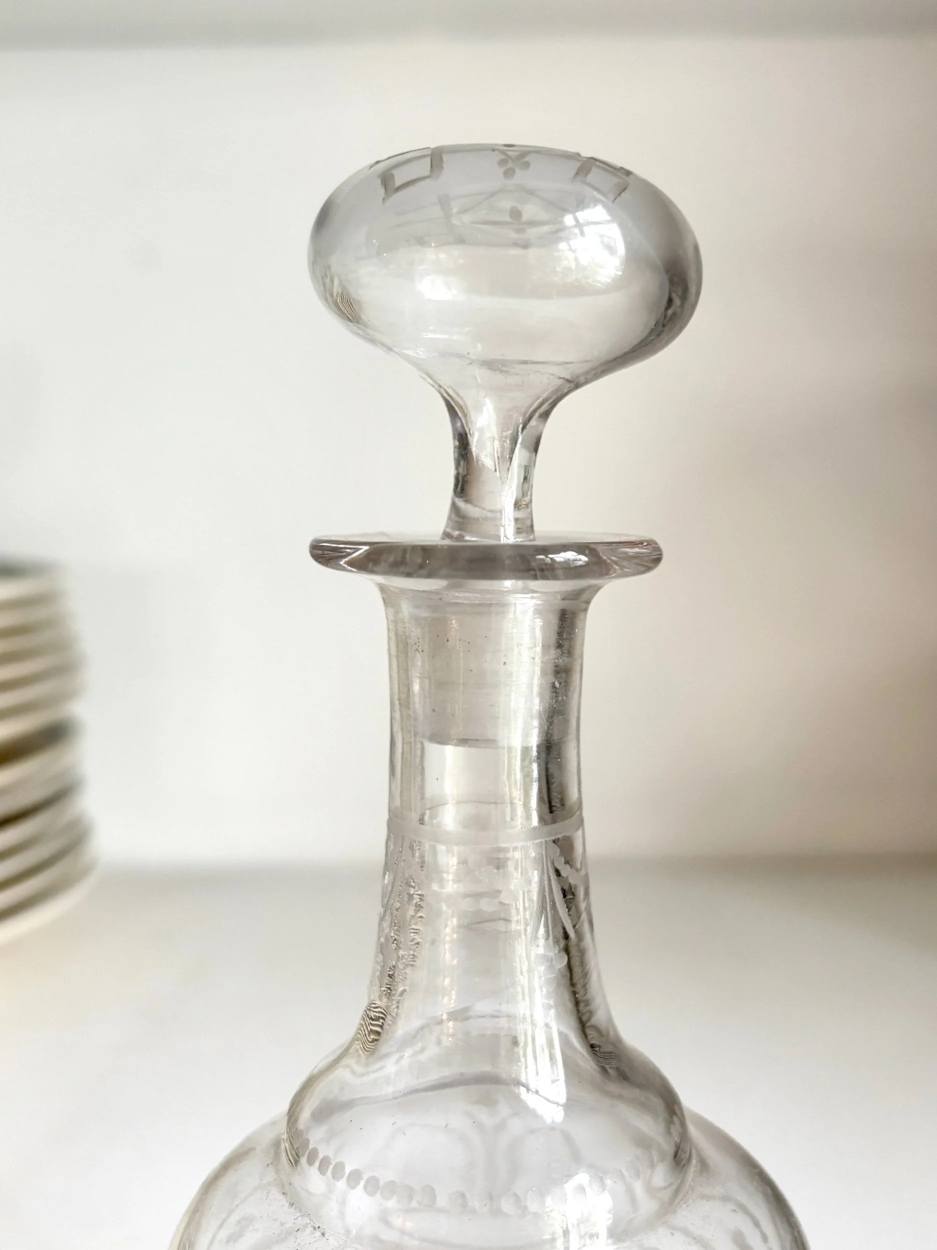 fiole-carafe-cristal-cisele-vaisselle-vintage-axs-design-paris-france