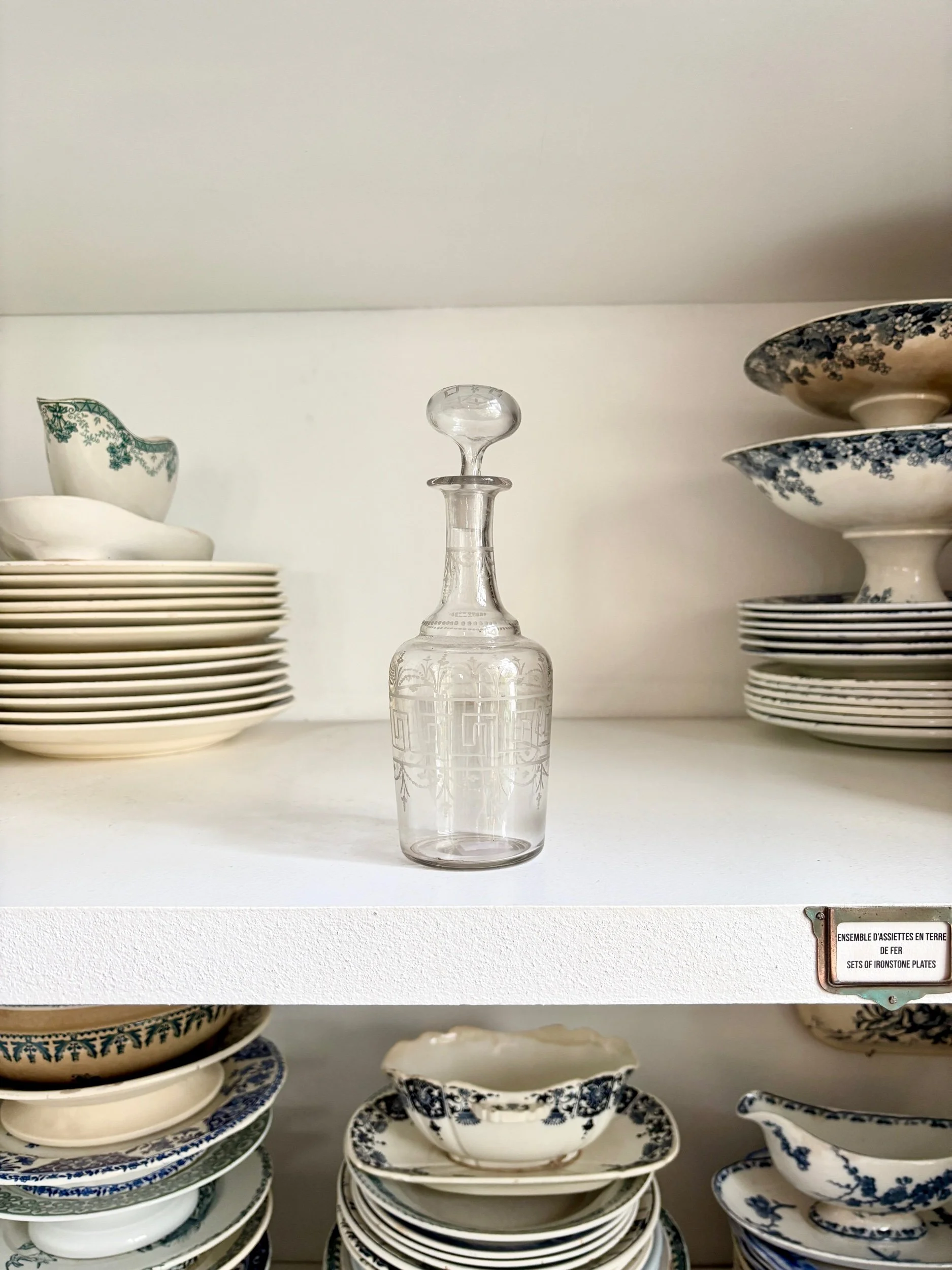 fiole-carafe-cristal-cisele-vaisselle-vintage-axs-design-paris-france