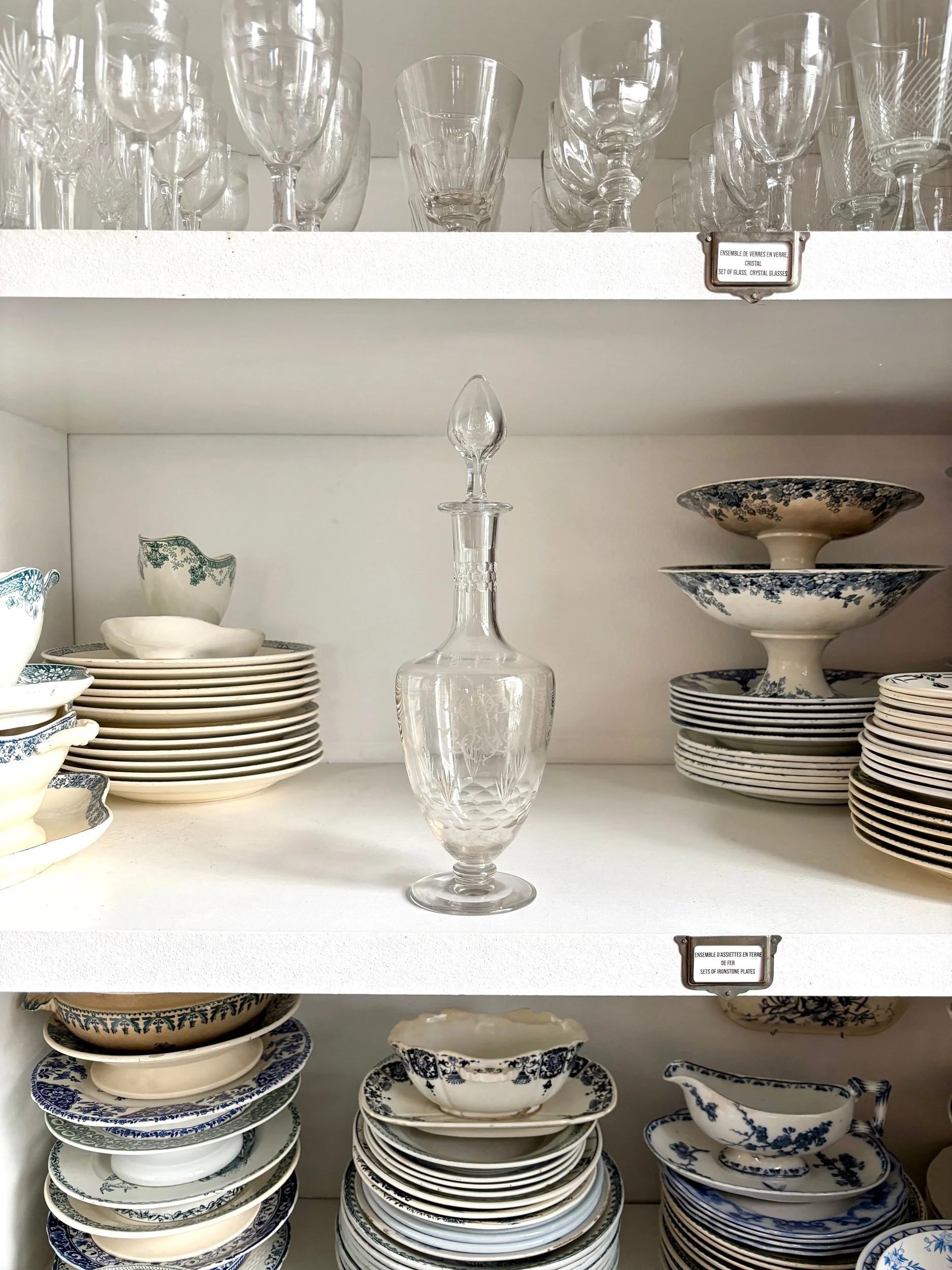 Carafe à liqueur en cristal ciselé et gravé