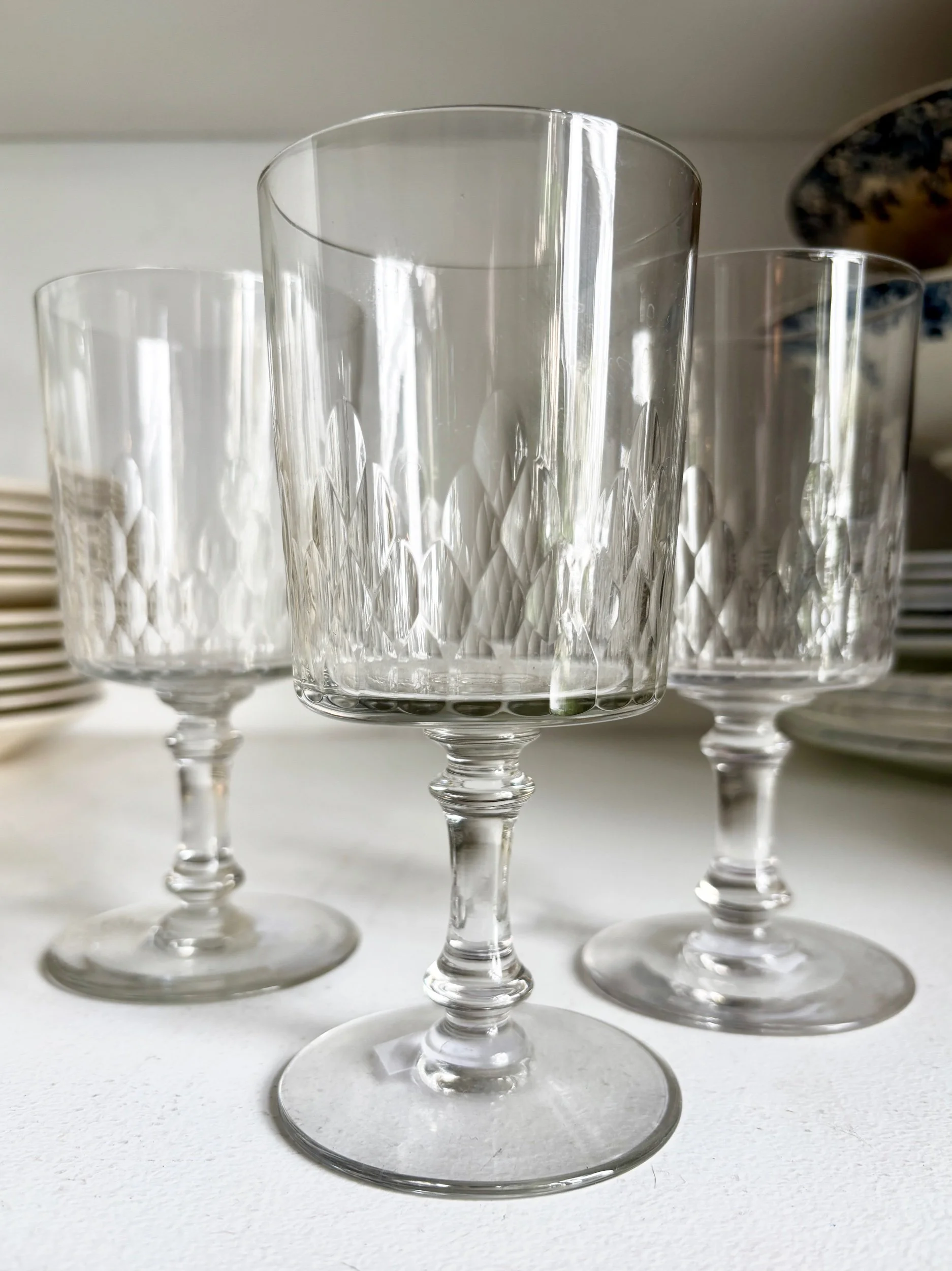 4-verres-pied-cristal-cisele-vaisselle-vintage-axs-design-paris-france