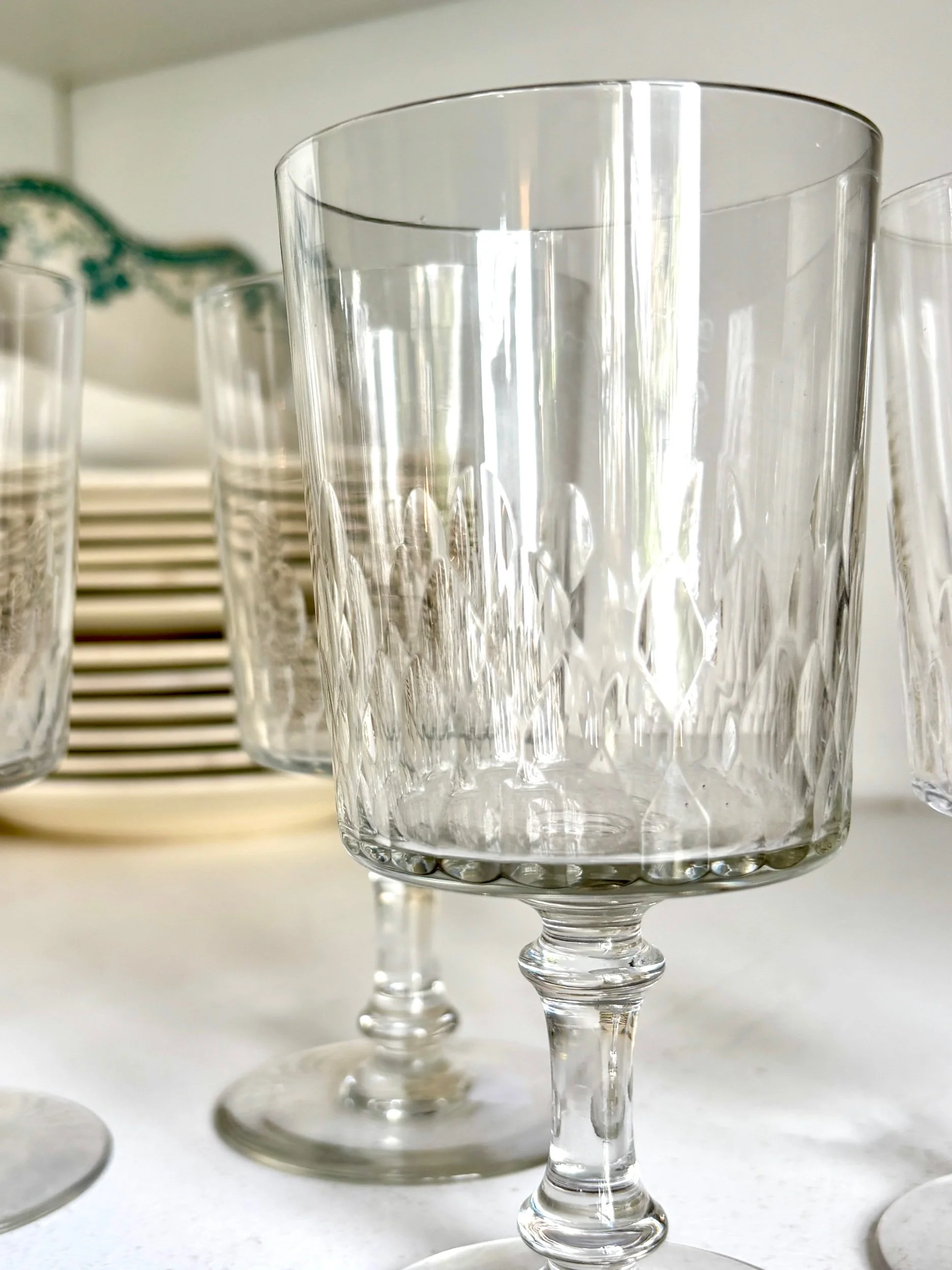 4-verres-pied-cristal-cisele-vaisselle-vintage-axs-design-paris-france
