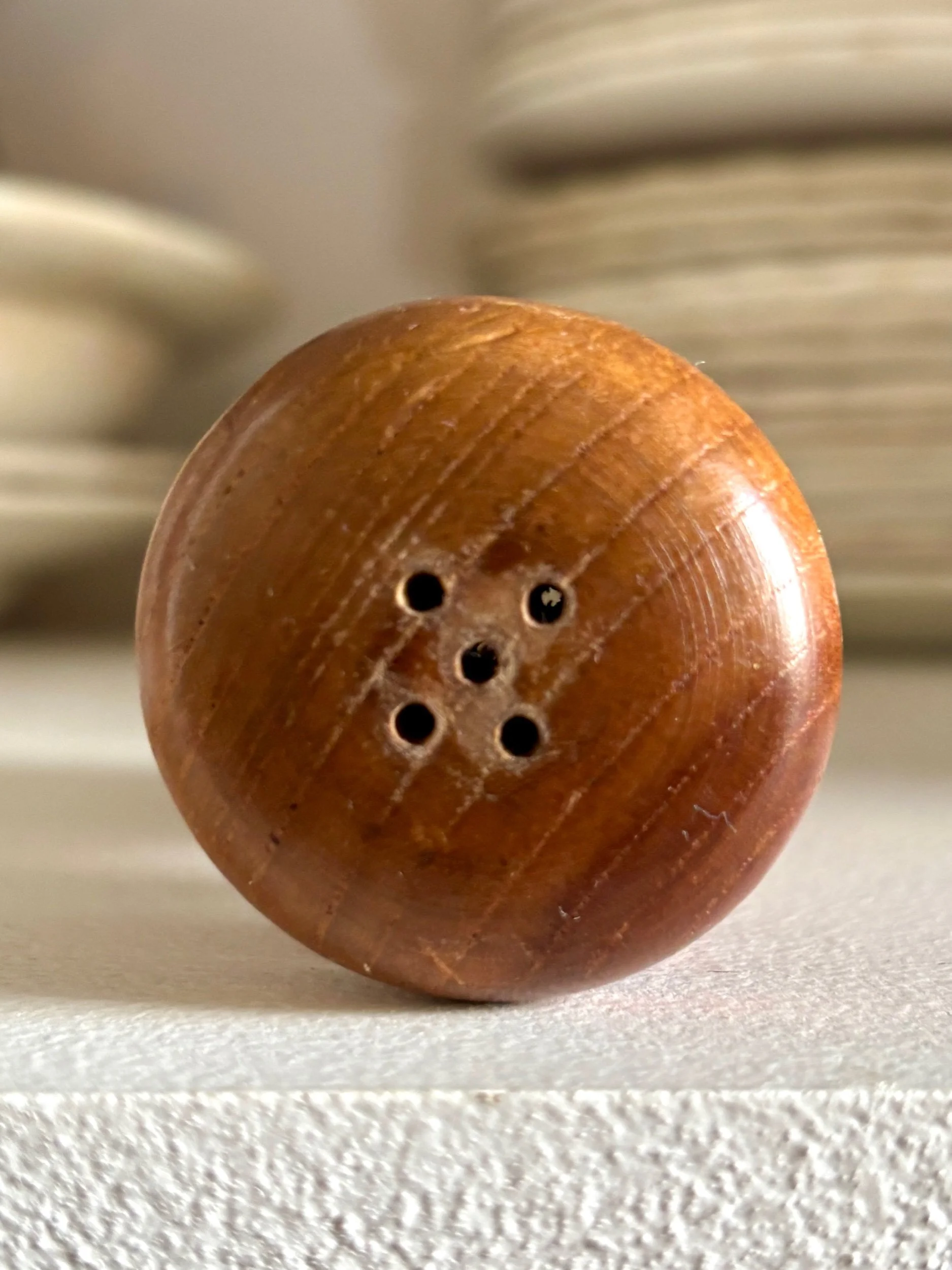 saliere-poivrier-bois-tourne-accessoire-cuisine-vaisselle-vintage-axs-design-paris-france