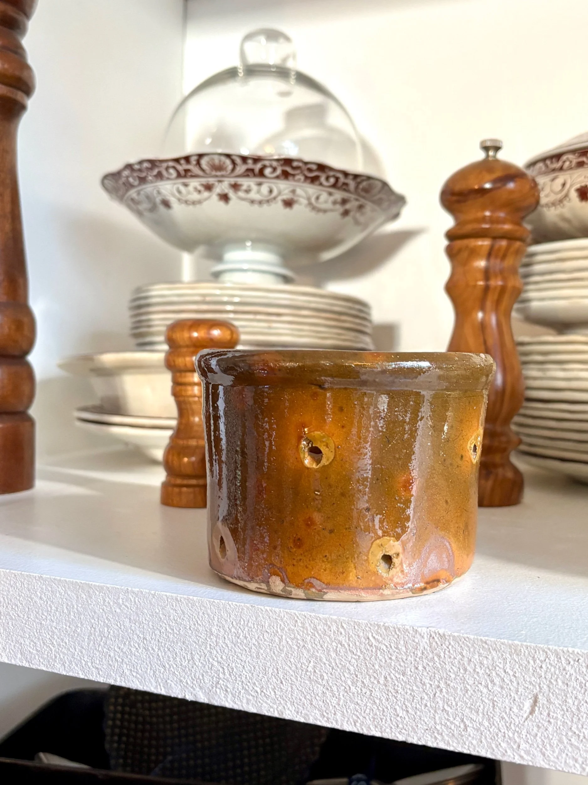grand-pot-faisselle-terre-vernissee-marron-vert-vaisselle-vintage-axs-design-paris-france