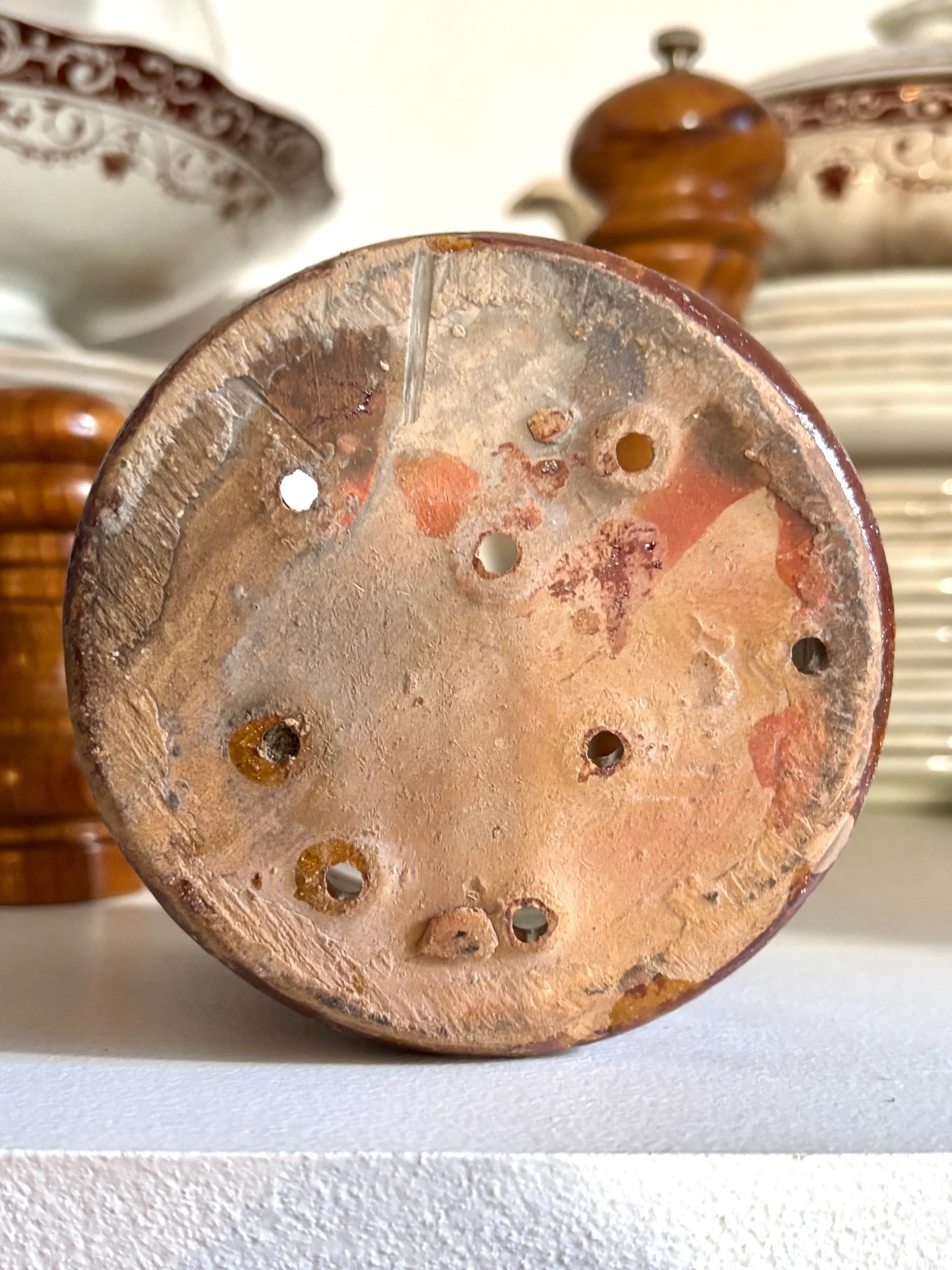 grand-pot-faisselle-terre-vernissee-marron-vaisselle-vintage-axs-design-paris-france