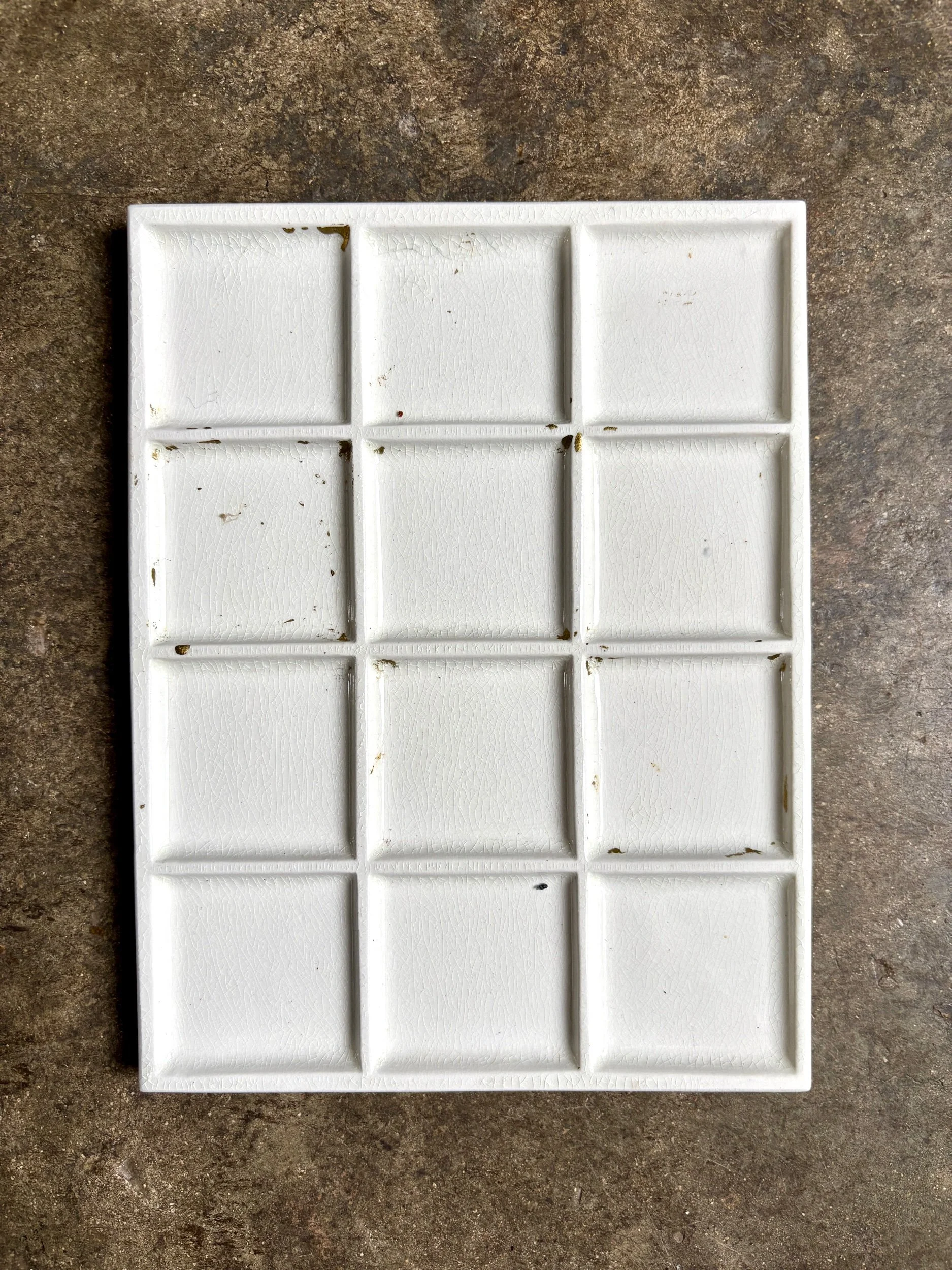 palette-peintre-faience-blanc-3-decoration-atelier-curiosites-vintage-axs-design-paris-france