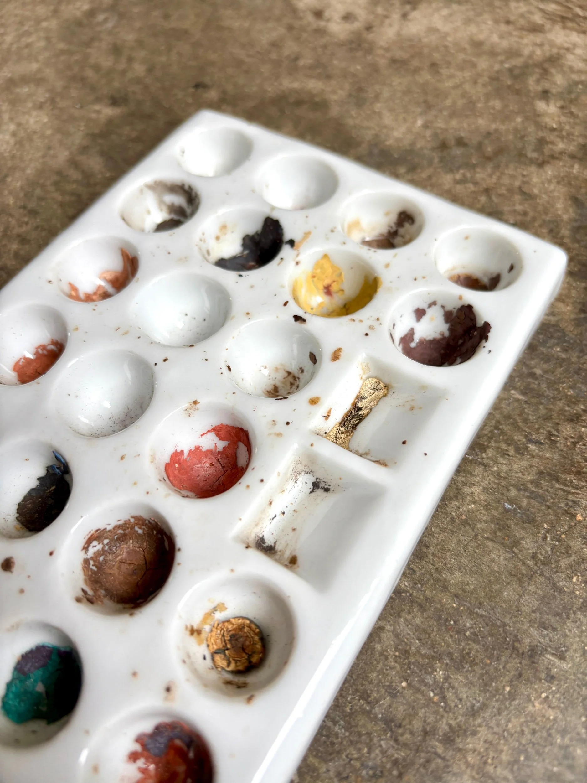 palette-peintre-faience-blanc-2-decoration-atelier-curiosites-vintage-axs-design-paris-france