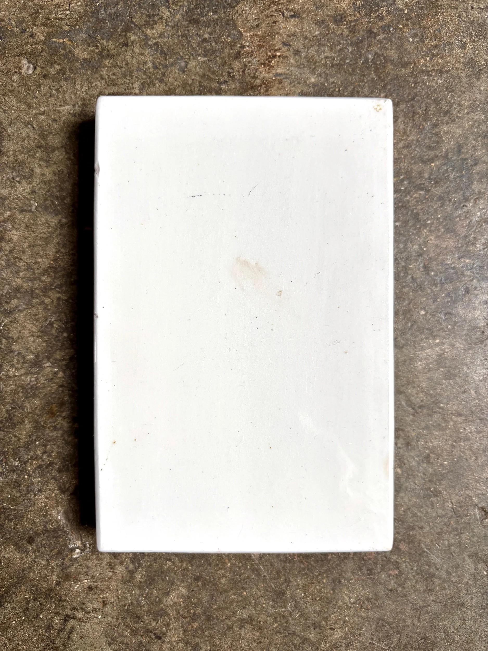 palette-peintre-faience-blanc-decoration-atelier-curiosites-vintage-axs-design-paris-france