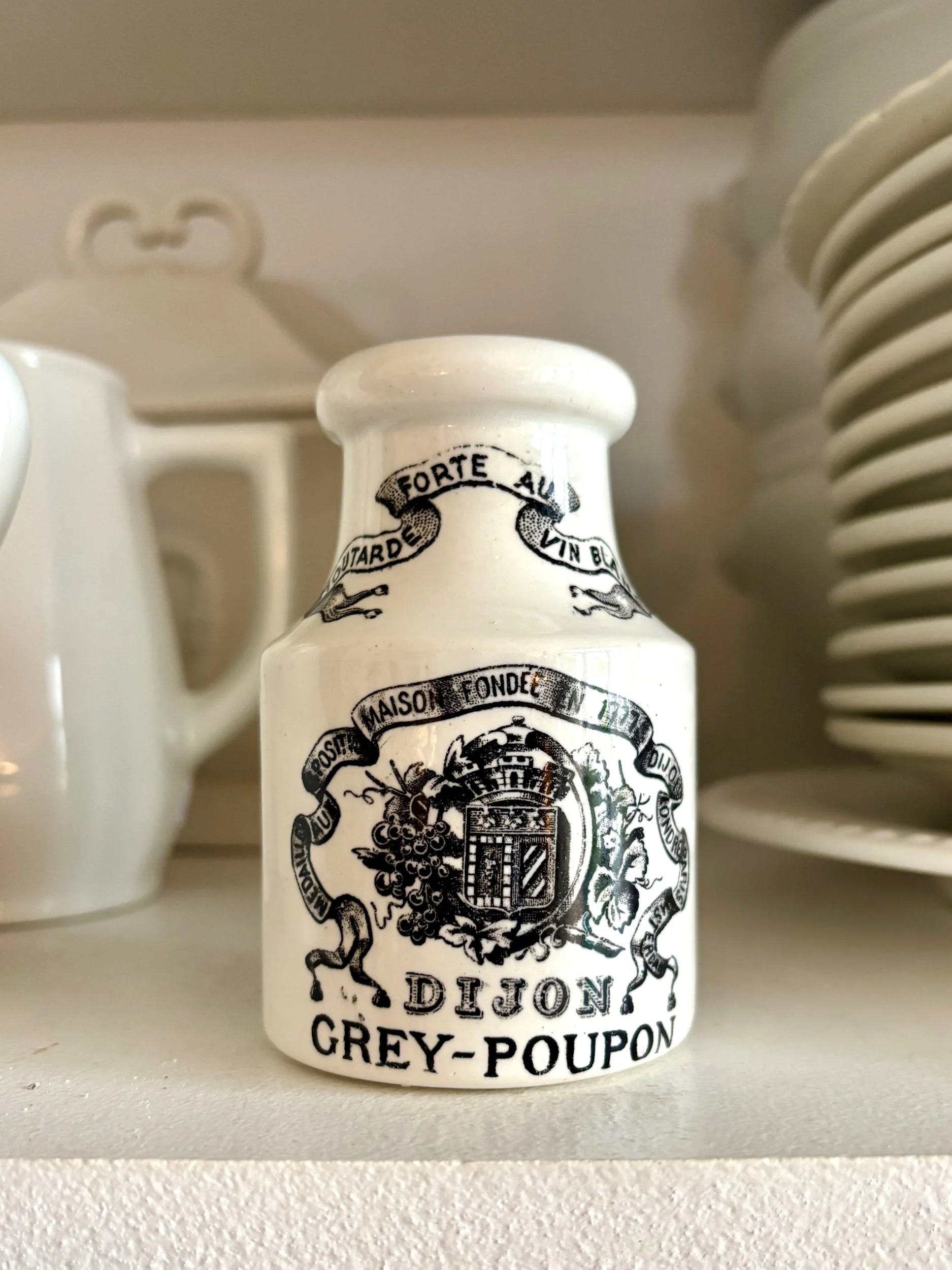 pot-moutarde-2-grey-poupon-terre-de-fer-blanc-noir-digoin-sarreguemines-vaisselle-vintage-axs-design-paris-france