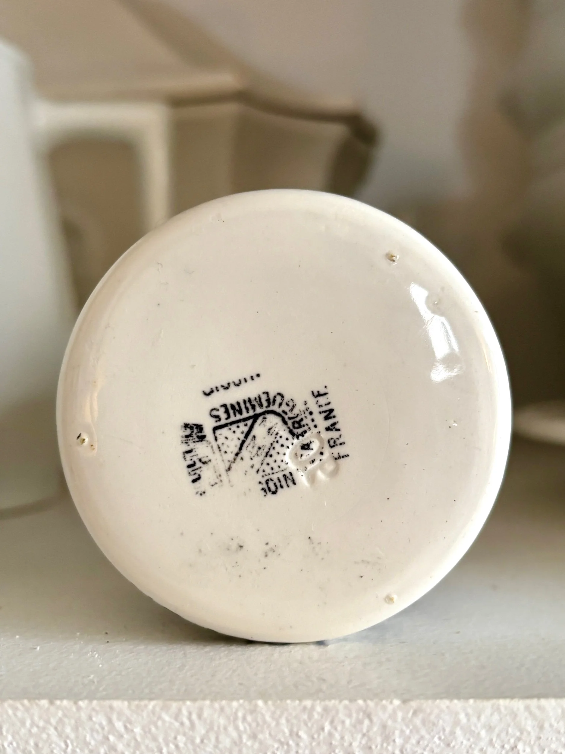 pot-moutarde-2-grey-poupon-terre-de-fer-blanc-noir-digoin-sarreguemines-vaisselle-vintage-axs-design-paris-france