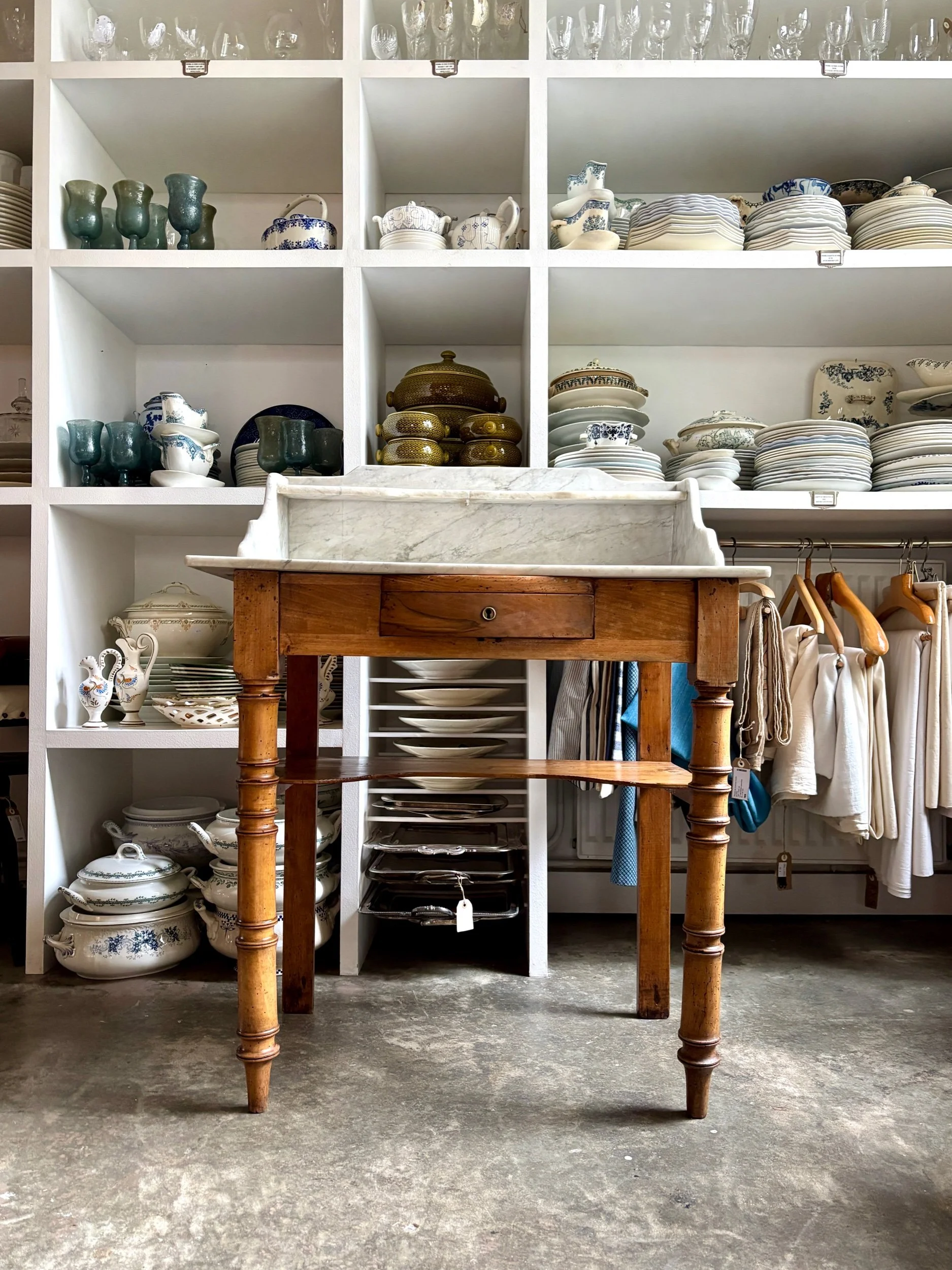 coiffeuse-meuble-de-toilette-bois-tourne-marbre-gris-meuble-table-vintage-axs-design-paris-france