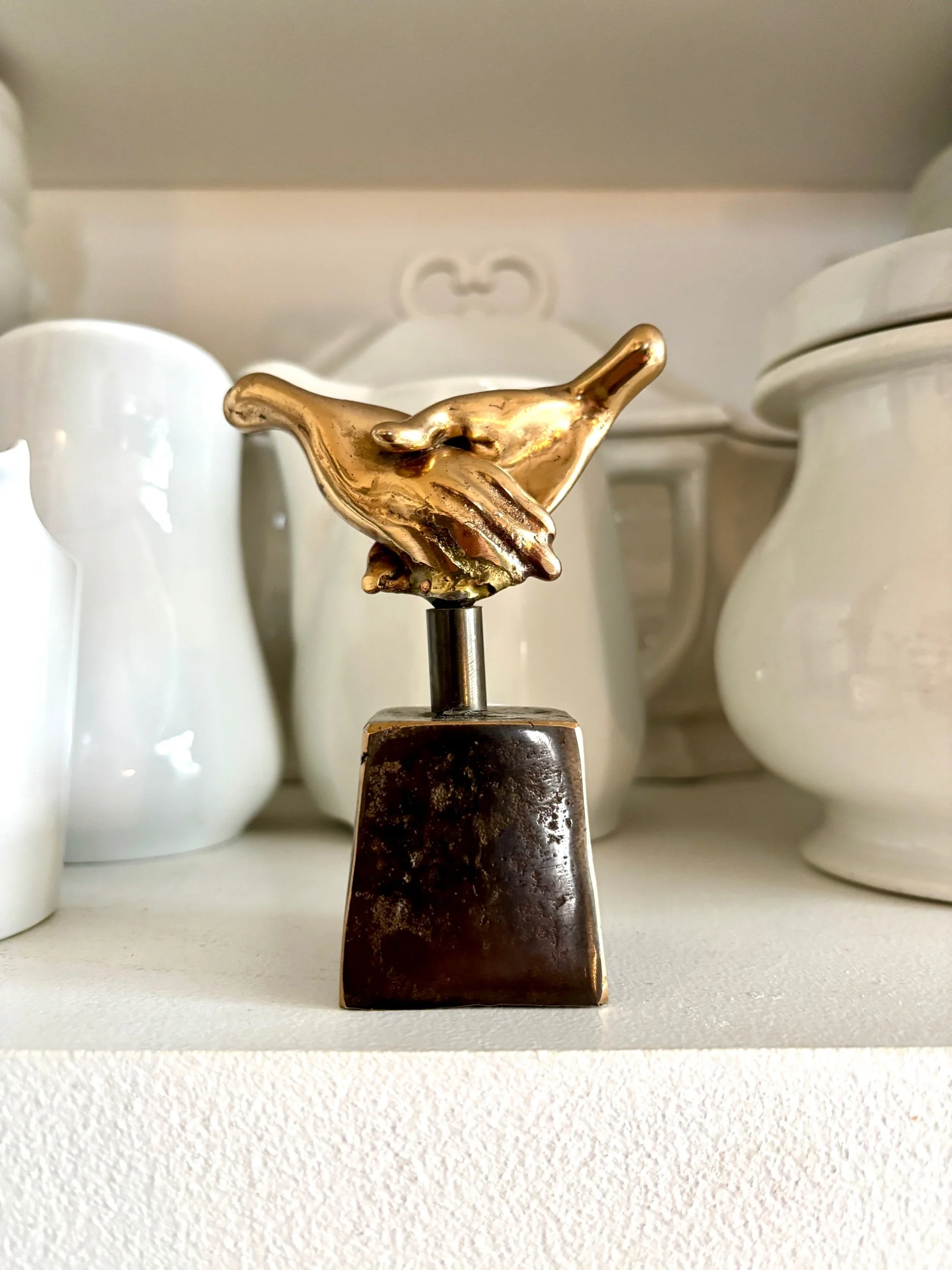 sculpture-yves-lohe-mains-bronze-art-axs-design-paris-france